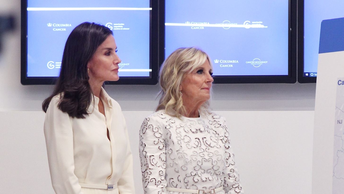 Η βασίλισσα Letizia και η Jill Biden δείχνουν πώς θα φορέσουμε το λευκό το φθινόπωρο