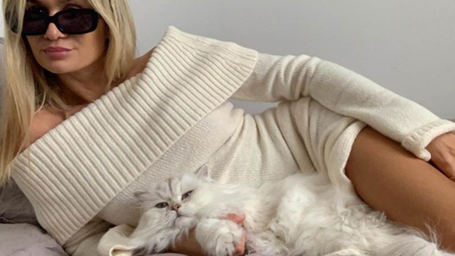 Tα πλεκτό φόρεμα που λατρεύει το Instagram υπάρχει στα Zara και κοστίζει λιγότερο από 30 ευρώ