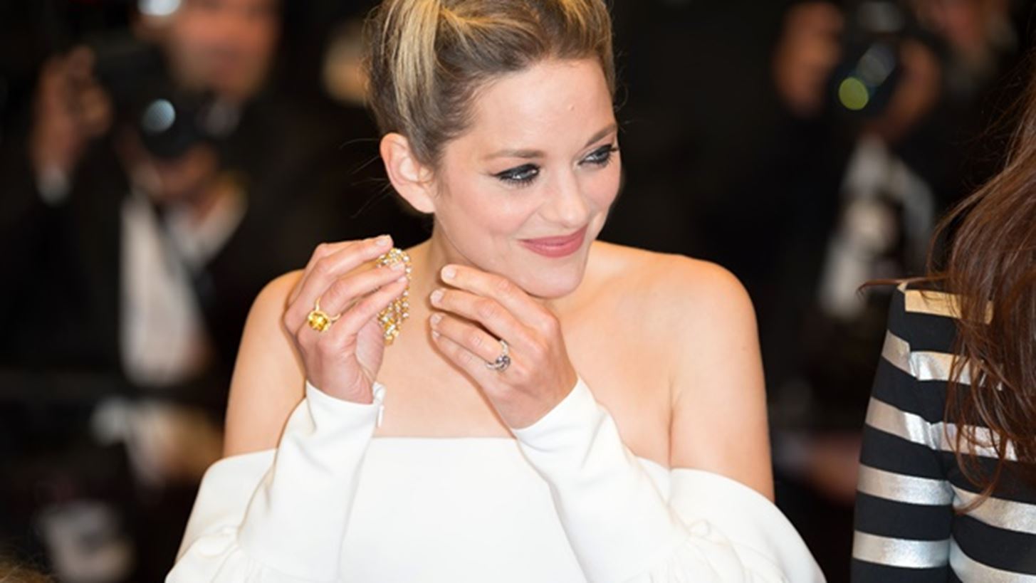 Carla Bruni- Marion Cotillard: &#x3A0;&#x3BF;&#x3CD; &#x3C4;&#x3B9;&#x3C2; &#x3B5;&#x3BD;&#x3C4;&#x3CC;&#x3C0;&#x3B9;&#x3C3;&#x3B5; &#x3BF; &#x3C6;&#x3C9;&#x3C4;&#x3BF;&#x3B3;&#x3C1;&#x3B1;&#x3C6;&#x3B9;&#x3BA;&#x3CC;&#x3C2; &#x3C6;&#x3B1;&#x3BA;&#x3CC;&#x3C2;;