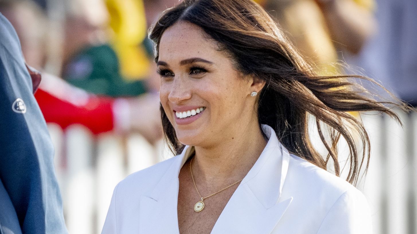 Meghan Markle | &#x39F; &#x3BC;&#x3BF;&#x3BD;&#x3C4;&#x3AD;&#x3C1;&#x3BD;&#x3BF;&#x3C2; &#x3C4;&#x3C1;&#x3CC;&#x3C0;&#x3BF;&#x3C2; &#x3C0;&#x3BF;&#x3C5; &#x3B5;&#x3C0;&#x3AD;&#x3BB;&#x3B5;&#x3BE;&#x3B5; &#x3BD;&#x3B1; &#x3C6;&#x3BF;&#x3C1;&#x3AD;&#x3C3;&#x3B5;&#x3B9; &#x3BC;&#x3AF;&#x3B1; pencil &#x3C6;&#x3BF;&#x3CD;&#x3C3;&#x3C4;&#x3B1;