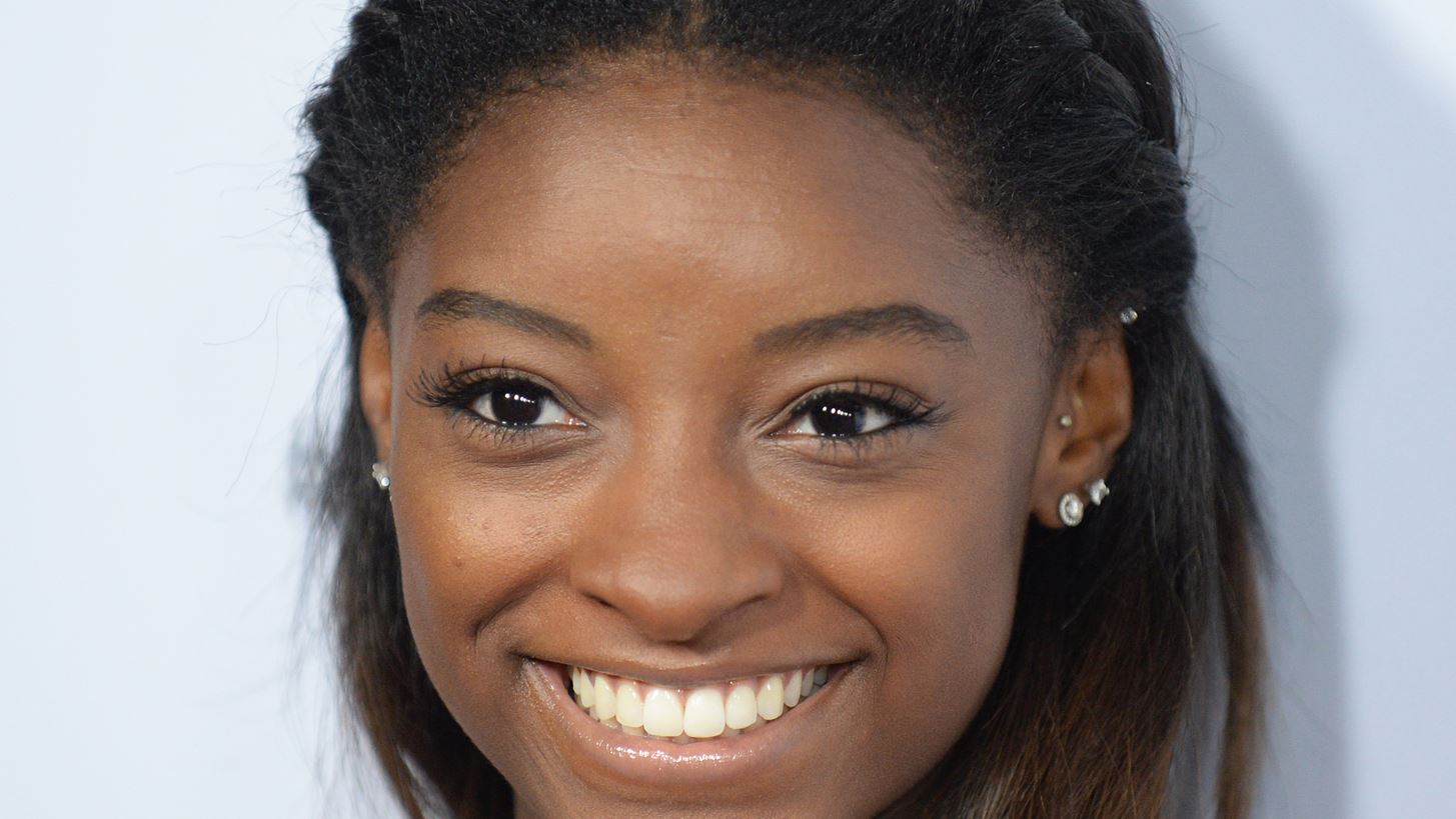 Simone Biles | &#x39F; &#x3C0;&#x3B1;&#x3C1;&#x3B1;&#x3BC;&#x3C5;&#x3B8;&#x3AD;&#x3BD;&#x3B9;&#x3BF;&#x3C2; &#x3B3;&#x3AC;&#x3BC;&#x3BF;&#x3C2; &#x3BC;&#x3B5; &#x3C4;&#x3BF;&#x3BD; Jonathan Owens (&#x3C6;&#x3C9;&#x3C4;&#x3BF;&#x3B3;&#x3C1;&#x3B1;&#x3C6;&#x3AF;&#x3B5;&#x3C2;)
