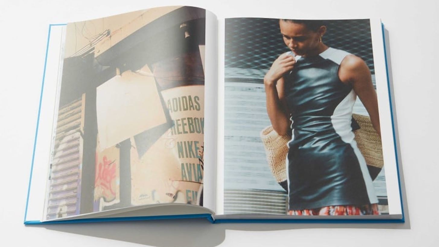 Proenza Schouler | &#x397; S/S 2021 &#x3C3;&#x3C5;&#x3BB;&#x3BB;&#x3BF;&#x3B3;&#x3AE; &#x3C0;&#x3B1;&#x3C1;&#x3BF;&#x3C5;&#x3C3;&#x3B9;&#x3AC;&#x3C3;&#x3C4;&#x3B7;&#x3BA;&#x3B5; &#x3C3;&#x3B5; &#x3AD;&#x3BD;&#x3B1; coffee table book