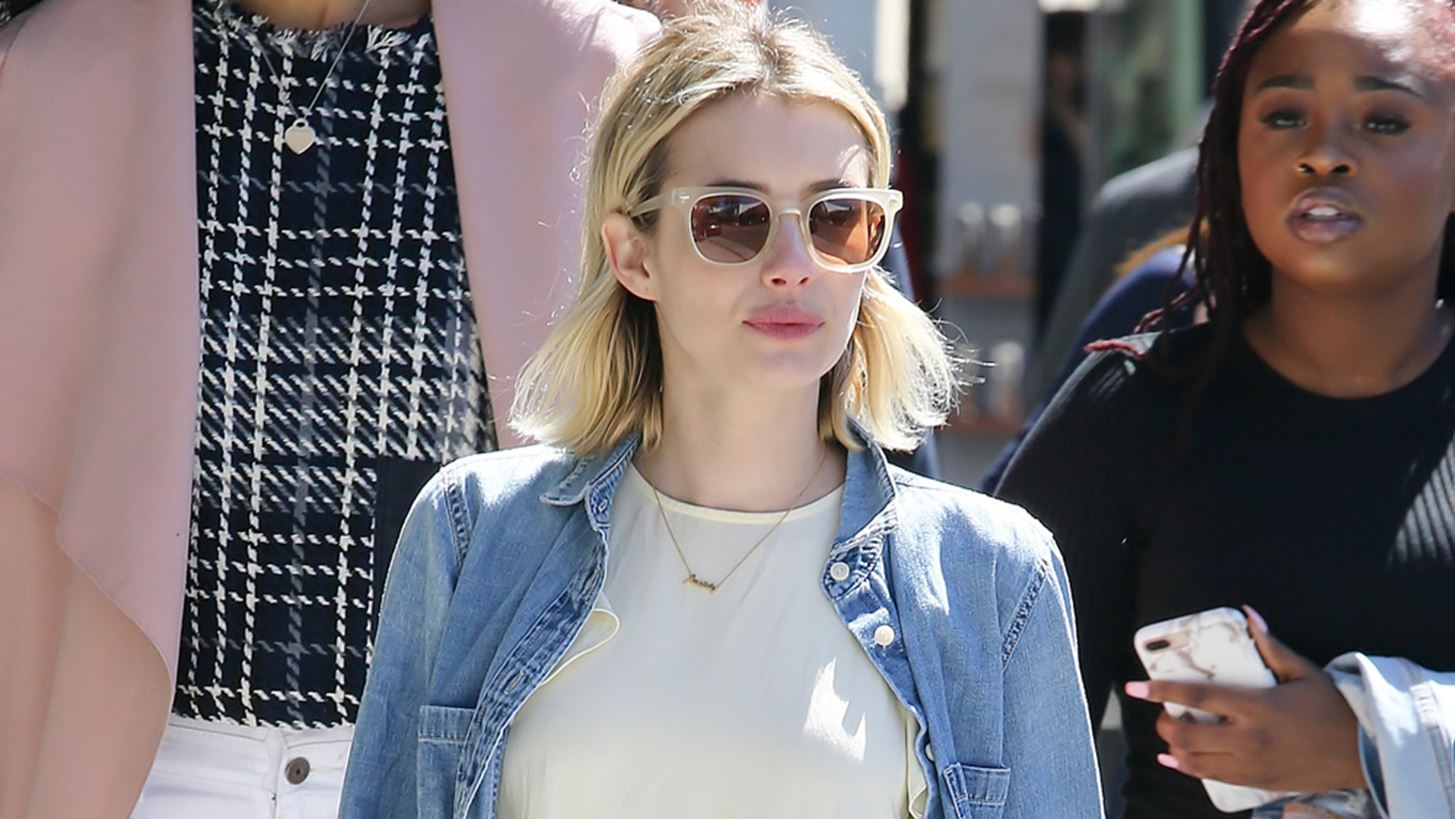 H Emma Roberts φορά ήδη το πιο trendy παπούτσι του καλοκαιριού
