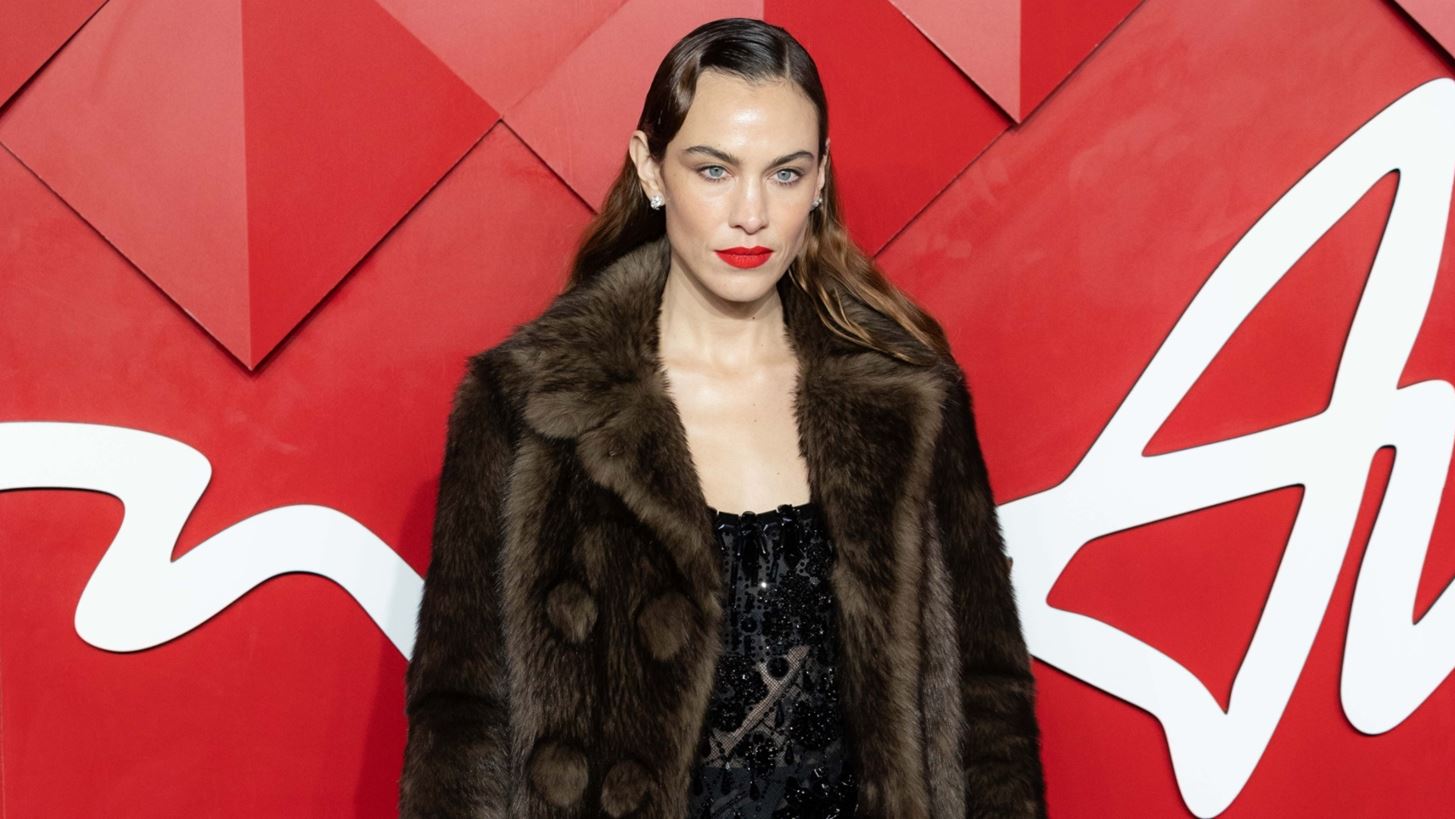 British Fashion Awards 2024 | &#x3A4;&#x3B1; looks &#x3C0;&#x3BF;&#x3C5; &#x3AD;&#x3BA;&#x3BB;&#x3B5;&#x3C8;&#x3B1;&#x3BD; &#x3C4;&#x3B9;&#x3C2; &#x3B5;&#x3BD;&#x3C4;&#x3C5;&#x3C0;&#x3CE;&#x3C3;&#x3B5;&#x3B9;&#x3C2; &#x3C3;&#x3C4;&#x3BF; &#x3BA;&#x3CC;&#x3BA;&#x3BA;&#x3B9;&#x3BD;&#x3BF; &#x3C7;&#x3B1;&#x3BB;&#x3AF; &#x3C4;&#x3BF;&#x3C5; &#x3B8;&#x3B5;&#x3C3;&#x3BC;&#x3BF;&#x3CD;