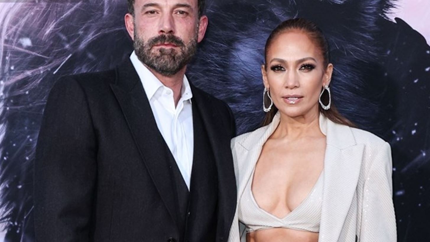 Ben Affleck | &#x397; &#x3B3;&#x3C5;&#x3BC;&#x3BD;&#x3AE; selfie &#x3C3;&#x3C4;&#x3BF; &#x3BC;&#x3C0;&#x3AC;&#x3BD;&#x3B9;&#x3BF; &#x3C0;&#x3BF;&#x3C5; &#x3B4;&#x3B7;&#x3BC;&#x3BF;&#x3C3;&#x3AF;&#x3B5;&#x3C5;&#x3C3;&#x3B5; &#x3B7; Jennifer Lopez &#x3B3;&#x3B9;&#x3B1; &#x3C4;&#x3B7;&#x3BD; &#x3B3;&#x3B9;&#x3BF;&#x3C1;&#x3C4;&#x3AE; &#x3C4;&#x3BF;&#x3C5; &#x3A0;&#x3B1;&#x3C4;&#x3AD;&#x3C1;&#x3B1;