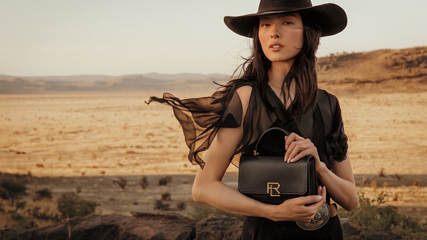 RL 888 | &#x397; &#x3BD;&#x3AD;&#x3B1; it-bag &#x3C4;&#x3BF;&#x3C5; Ralph Lauren &#x3B1;&#x3C0;&#x3B5;&#x3C5;&#x3B8;&#x3CD;&#x3BD;&#x3B5;&#x3C4;&#x3B1;&#x3B9; &#x3C3;&#x3B5; &#x3B4;&#x3C5;&#x3BD;&#x3B1;&#x3BC;&#x3B9;&#x3BA;&#x3AD;&#x3C2; &#x3B3;&#x3C5;&#x3BD;&#x3B1;&#x3AF;&#x3BA;&#x3B5;&#x3C2; &#x3C0;&#x3BF;&#x3C5; &#x3BF;&#x3C1;&#x3B1;&#x3BC;&#x3B1;&#x3C4;&#x3AF;&#x3B6;&#x3BF;&#x3BD;&#x3C4;&#x3B1;&#x3B9; &#x3C4;&#x3BF; &#x3BC;&#x3AD;&#x3BB;&#x3BB;&#x3BF;&#x3BD;