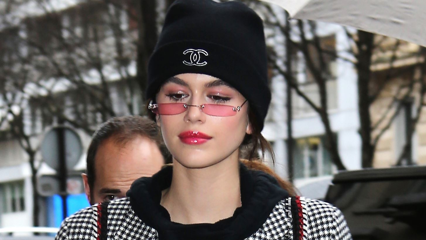 Kaia Gerber: &#x3A6;&#x3BF;&#x3C1;&#x3AC;&#x3B5;&#x3B9; &#x3C4;&#x3B1; sneakers &#x3C0;&#x3BF;&#x3C5; &#x3AD;&#x3C7;&#x3B5;&#x3B9;&#x3C2; &#x3BA;&#x3B9; &#x3B5;&#x3C3;&#x3CD;!