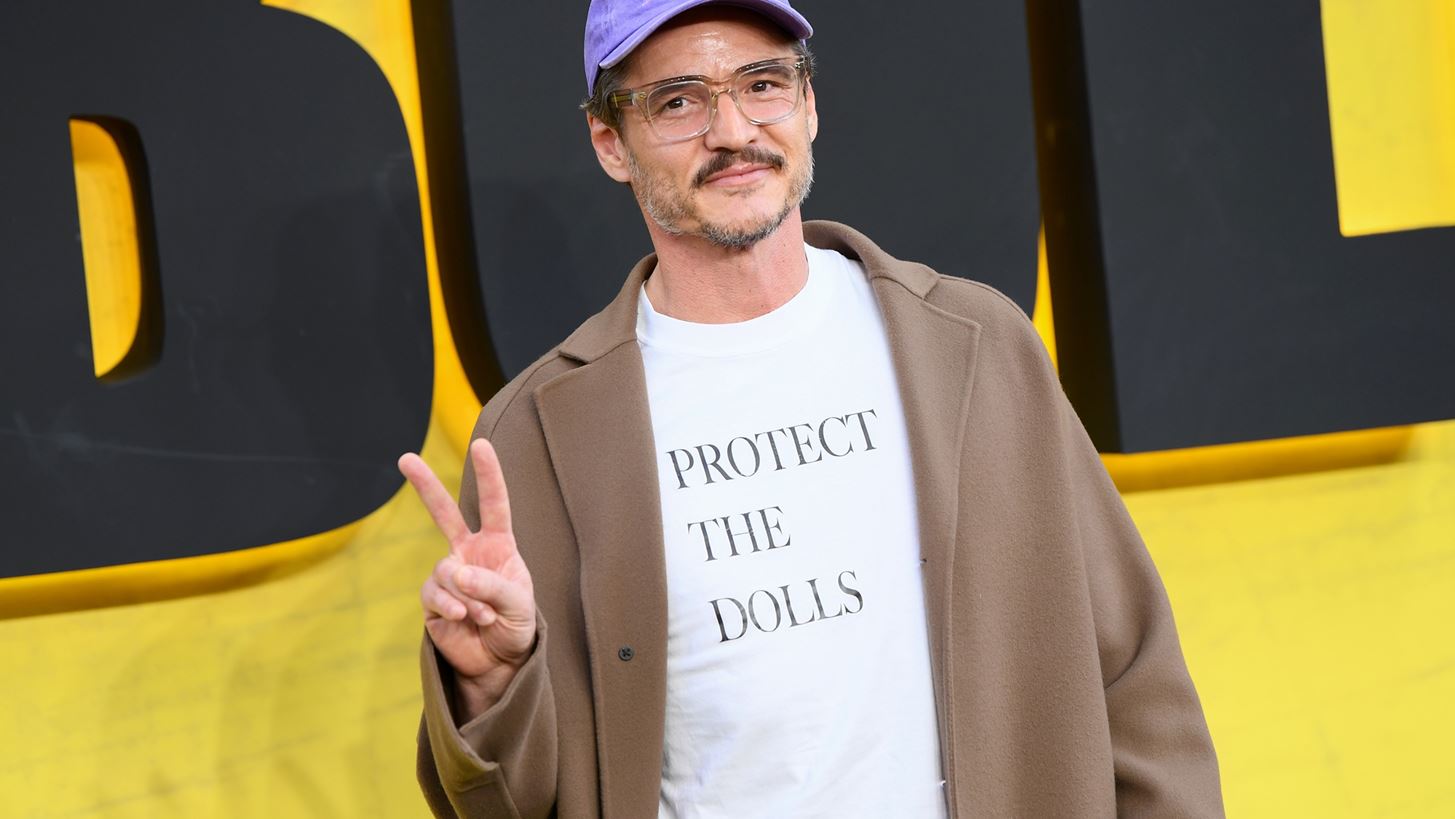 Pedro Pascal | &#x3A4;&#x3BF; &#x3BC;&#x3AE;&#x3BD;&#x3C5;&#x3BC;&#x3B1; &#x3C0;&#x3AF;&#x3C3;&#x3C9; &#x3B1;&#x3C0;&#x3CC; &#x3C4;&#x3BF; T-shirt &#x3C0;&#x3BF;&#x3C5; &#x3B5;&#x3C0;&#x3AD;&#x3BB;&#x3B5;&#x3BE;&#x3B5; &#x3C3;&#x3C4;&#x3B7;&#x3BD; &#x3C4;&#x3B5;&#x3BB;&#x3B5;&#x3C5;&#x3C4;&#x3B1;&#x3AF;&#x3B1; &#x3C4;&#x3BF;&#x3C5; &#x3B4;&#x3B7;&#x3BC;&#x3CC;&#x3C3;&#x3B9;&#x3B1; &#x3B5;&#x3BC;&#x3C6;&#x3AC;&#x3BD;&#x3B9;&#x3C3;&#x3B7;