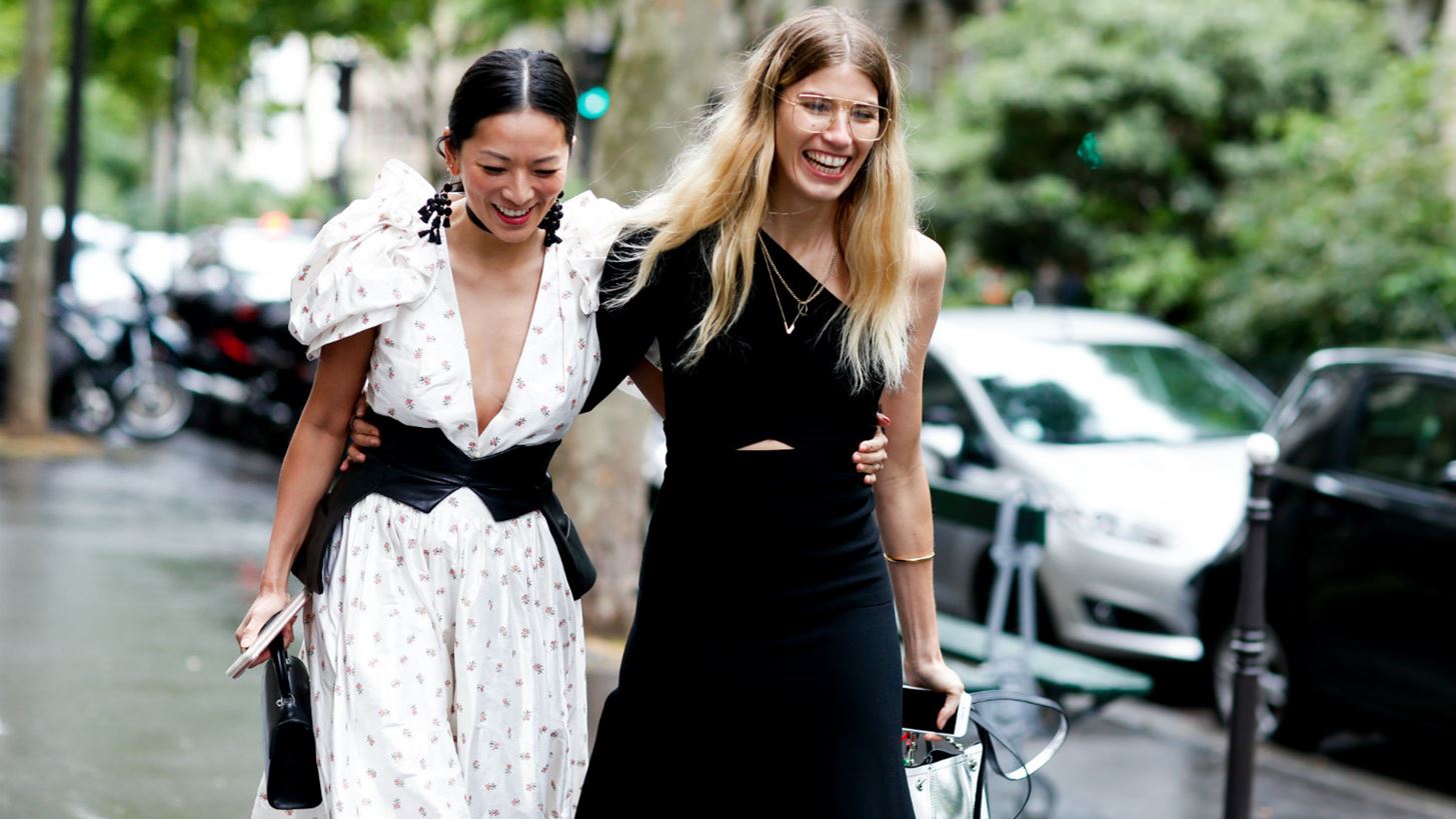 Paris Haute Couture Week: &#x3A4;&#x3B1; street style looks &#x3C0;&#x3BF;&#x3C5; &#x3BE;&#x3B5;&#x3C7;&#x3C9;&#x3C1;&#x3AF;&#x3C3;&#x3B1;&#x3BC;&#x3B5;
