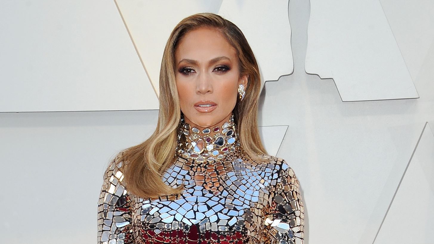 Jennifer Lopez | &#x391;&#x3C0;&#x3BF;&#x3BA;&#x3B1;&#x3BB;&#x3CD;&#x3C0;&#x3C4;&#x3B5;&#x3B9; &#x3C0;&#x3CE;&#x3C2; &#x3B9;&#x3C3;&#x3BF;&#x3C1;&#x3C1;&#x3BF;&#x3C0;&#x3B5;&#x3AF; &#x3C4;&#x3B7;&#x3BD; &#x3C0;&#x3C1;&#x3BF;&#x3C3;&#x3C9;&#x3C0;&#x3B9;&#x3BA;&#x3AE; &#x3C4;&#x3B7;&#x3C2; &#x3B6;&#x3C9;&#x3AE; &#x3BC;&#x3B5; &#x3C4;&#x3BF; &#x3C1;&#x3CC;&#x3BB;&#x3BF; &#x3C4;&#x3B7;&#x3C2; &#x3C9;&#x3C2; &#x3BC;&#x3B1;&#x3BC;&#x3AC;