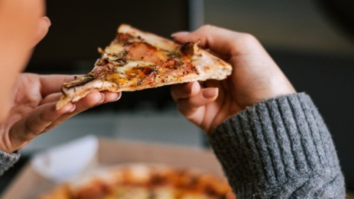 Τι να κάνω αν έχω φάει πολύ junk food; Υπάρχουν τροφές αντίδοτο;