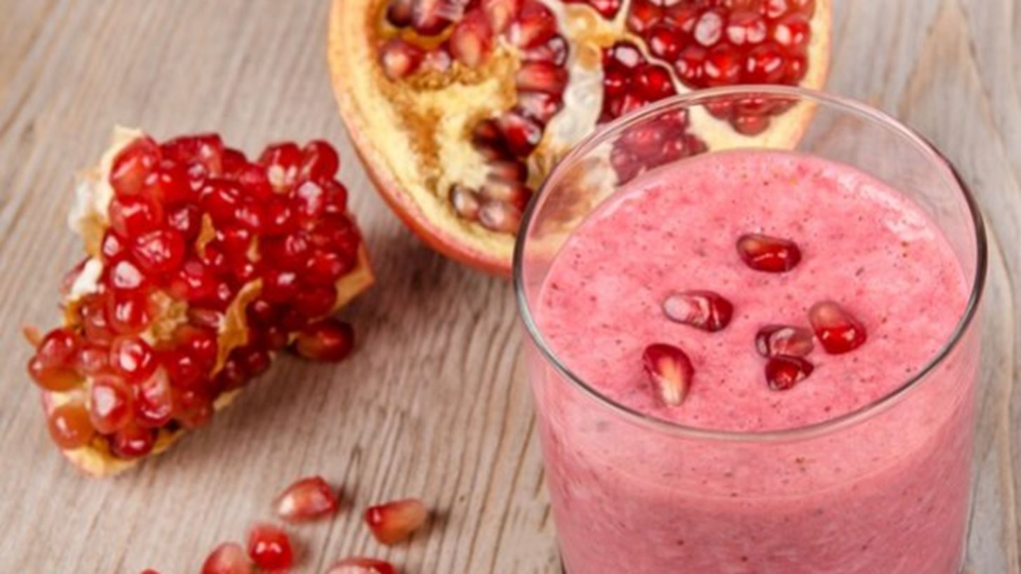 Smoothie αποτοξίνωσης με ρόδι και μπανάνα