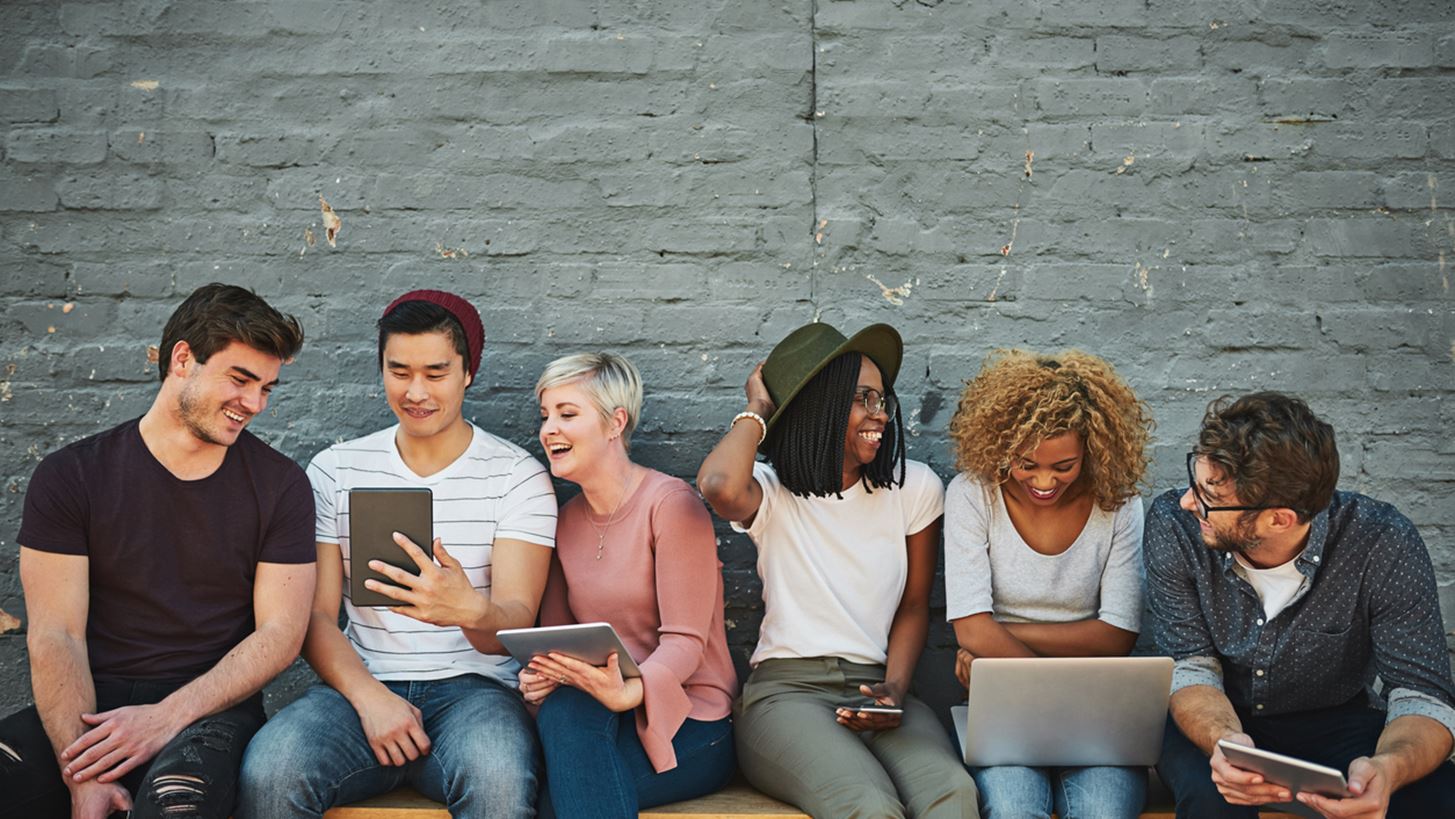 6 πράγματα που δεν πρέπει ποτέ να ποστάρεις στο facebook