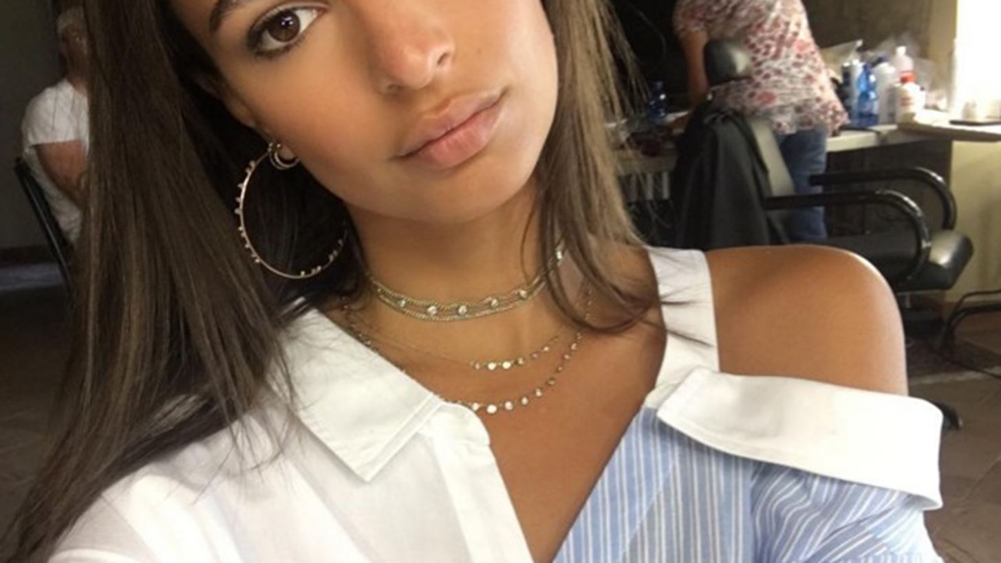 Αυτός είναι ο νέος stylish τρόπος να φοράς το τσόκερ φέτος το καλοκαίρι