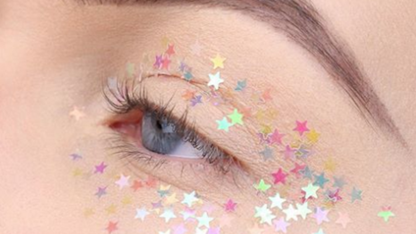 Star liner: &#x3C4;&#x3BF; eyeliner &#x3BC;&#x3B5; &#x3B1;&#x3C3;&#x3C4;&#x3B5;&#x3C1;&#x3AC;&#x3BA;&#x3B9;&#x3B1; &#x3B5;&#x3AF;&#x3BD;&#x3B1;&#x3B9; &#x3C4;&#x3BF; &#x3C0;&#x3B9;&#x3BF; &#x3C6;&#x3C1;&#x3AD;&#x3C3;&#x3BA;&#x3BF; &#x3BA;&#x3B1;&#x3B9; &#x3C0;&#x3B9;&#x3BF; &#x3C7;&#x3C1;&#x3B9;&#x3C3;&#x3C4;&#x3BF;&#x3C5;&#x3B3;&#x3B5;&#x3BD;&#x3BD;&#x3B9;&#x3AC;&#x3C4;&#x3B9;&#x3BA;&#x3BF; eye trend!