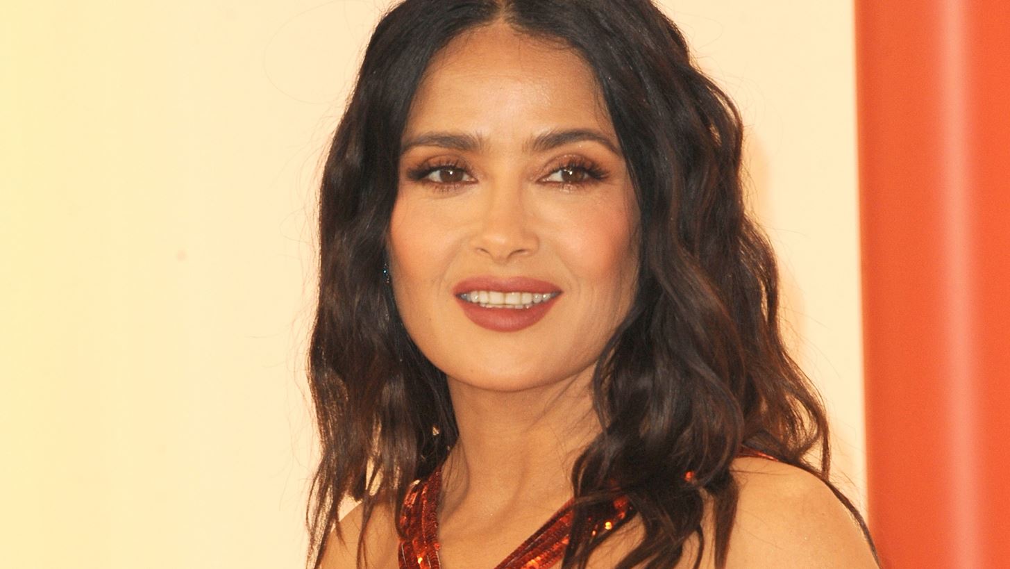 Salma Hayek | &#x391;&#x3BD;&#x3B1;&#x3BA;&#x3AC;&#x3BB;&#x3C5;&#x3C8;&#x3B5; &#x3BC;&#x3B9;&#x3B1; &#x3C3;&#x3C0;&#x3AC;&#x3BD;&#x3B9;&#x3B1; &#x3C6;&#x3C9;&#x3C4;&#x3BF;&#x3B3;&#x3C1;&#x3B1;&#x3C6;&#x3AF;&#x3B1; &#x3C4;&#x3B7;&#x3C2; Jennifer Lopez &#x3BA;&#x3B1;&#x3B9; &#x3C4;&#x3BF;&#x3C5; Ben Affleck