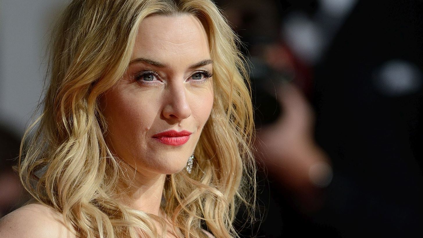 H Kate Winslet &#x3C3;&#x3C5;&#x3BD;&#x3B5;&#x3C1;&#x3B3;&#x3AC;&#x3B6;&#x3B5;&#x3C4;&#x3B1;&#x3B9; &#x3BE;&#x3B1;&#x3BD;&#x3AC; &#x3BC;&#x3B5; &#x3C4;&#x3BF;&#x3BD; &#x3C3;&#x3BA;&#x3B7;&#x3BD;&#x3BF;&#x3B8;&#x3AD;&#x3C4;&#x3B7; James Cameron