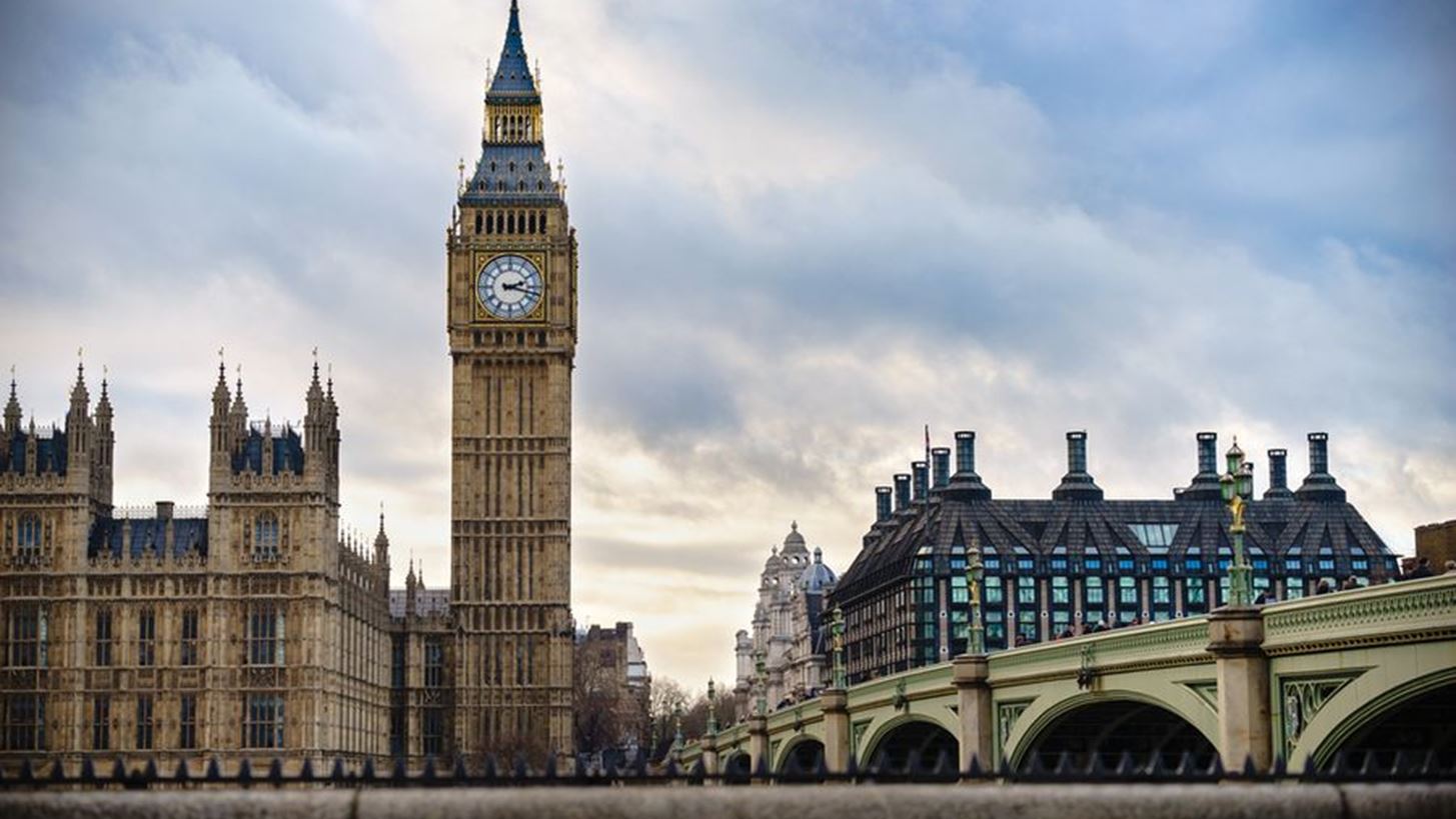 &#x391;&#x3C0;&#x3CC; &#x3C3;&#x3AE;&#x3BC;&#x3B5;&#x3C1;&#x3B1;, &#x3C4;&#x3BF; Big Ben &#x3C4;&#x3BF;&#x3C5; &#x39B;&#x3BF;&#x3BD;&#x3B4;&#x3AF;&#x3BD;&#x3BF;&#x3C5; &#x3C3;&#x3C4;&#x3B1;&#x3BC;&#x3B1;&#x3C4;&#x3AC; &#x3BD;&#x3B1; &#x3C7;&#x3C4;&#x3C5;&#x3C0;&#x3AC;