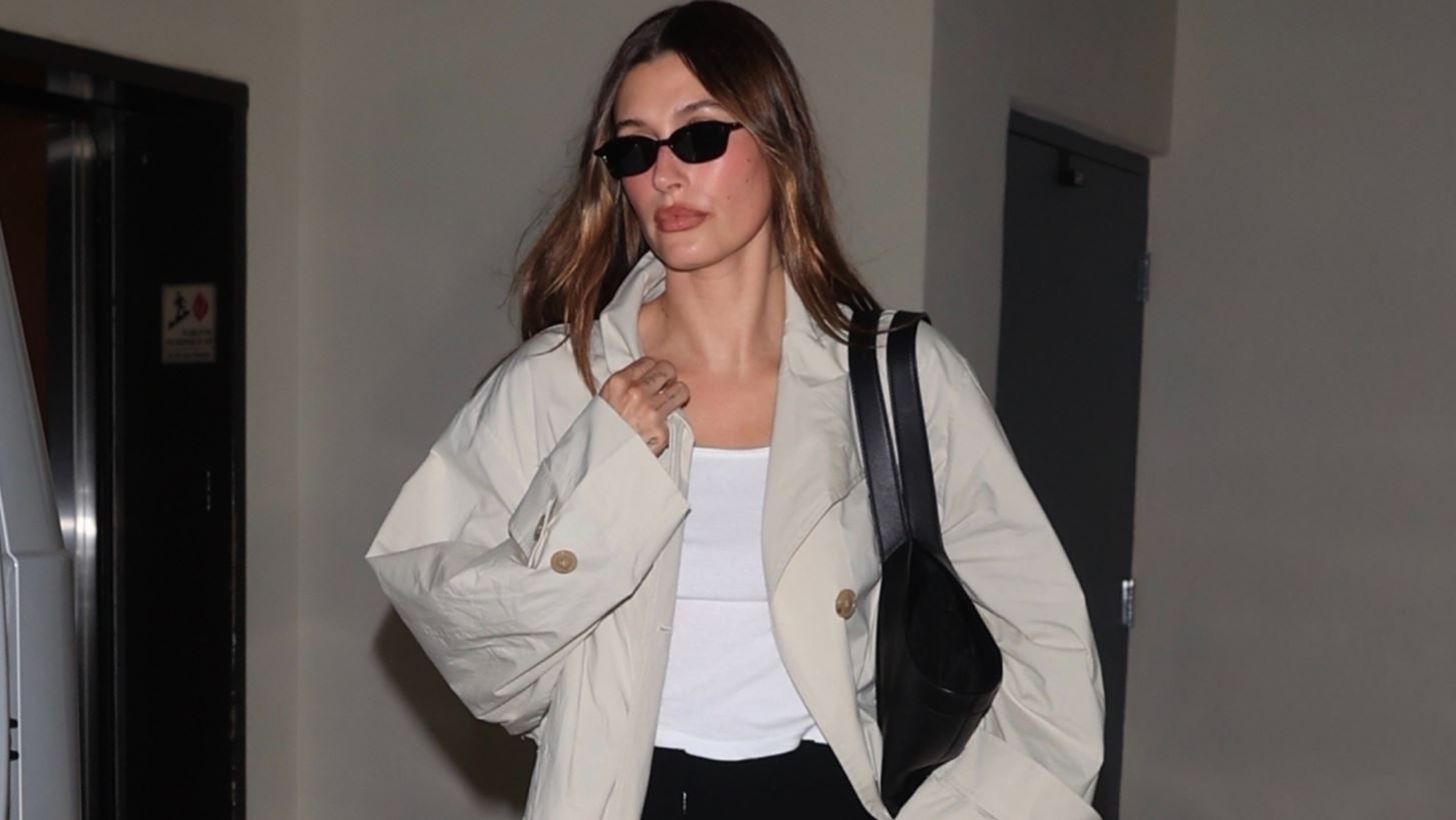 Hailey Bieber | &#x397; &#x3BA;&#x3B1;&#x3BC;&#x3C0;&#x3B1;&#x3C1;&#x3BD;&#x3C4;&#x3AF;&#x3BD;&#x3B1; &#x3C4;&#x3B7;&#x3C2; &#x3B1;&#x3C0;&#x3CC; &#x3C4;&#x3B7; Mango &#x3B5;&#x3AF;&#x3BD;&#x3B1;&#x3B9; &#x3C4;&#x3BF; &#x3C0;&#x3B9;&#x3BF; versatile &#x3C0;&#x3B1;&#x3BD;&#x3C9;&#x3C6;&#x3CC;&#x3C1;&#x3B9; &#x3C4;&#x3B7;&#x3C2; &#x3AC;&#x3BD;&#x3BF;&#x3B9;&#x3BE;&#x3B7;&#x3C2;
