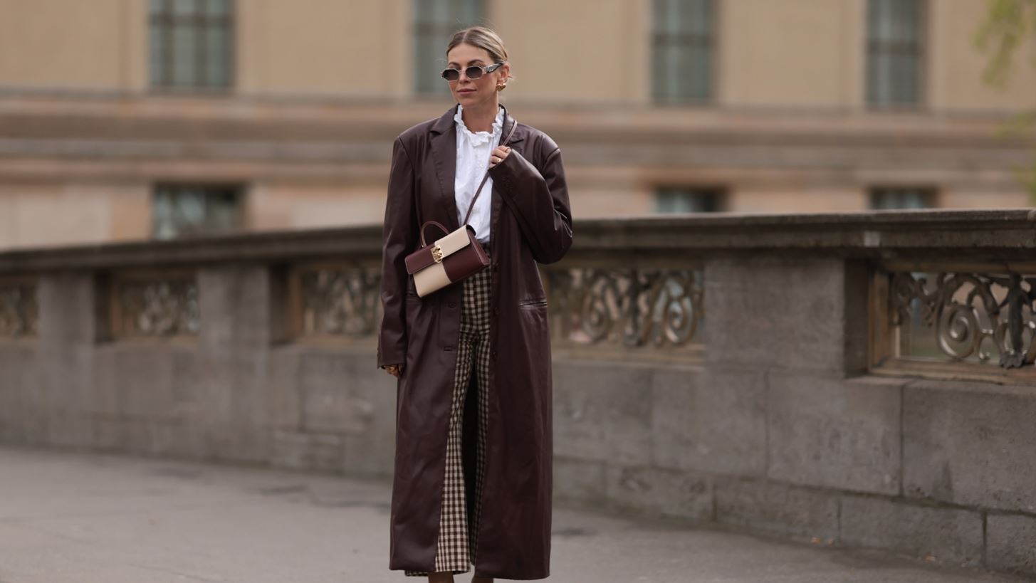 5 καφέ πανωφόρια από τη Massimo Dutti που αξίζει να έχεις στη συλλογή σου