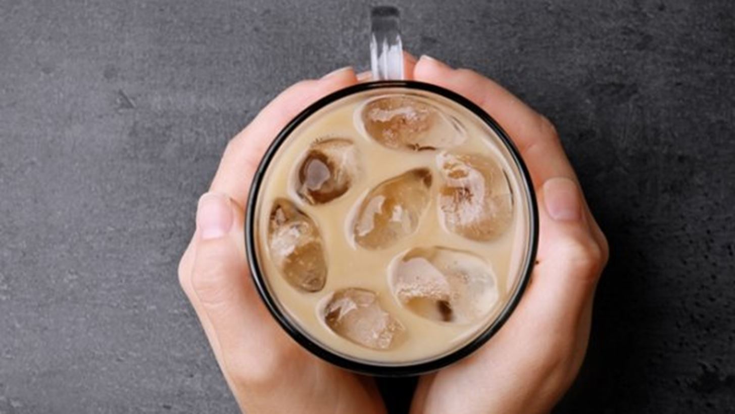 Πώς να πίνεις τον καφέ σου ώστε να μη γεμίζεις θερμίδες και σάκχαρα;