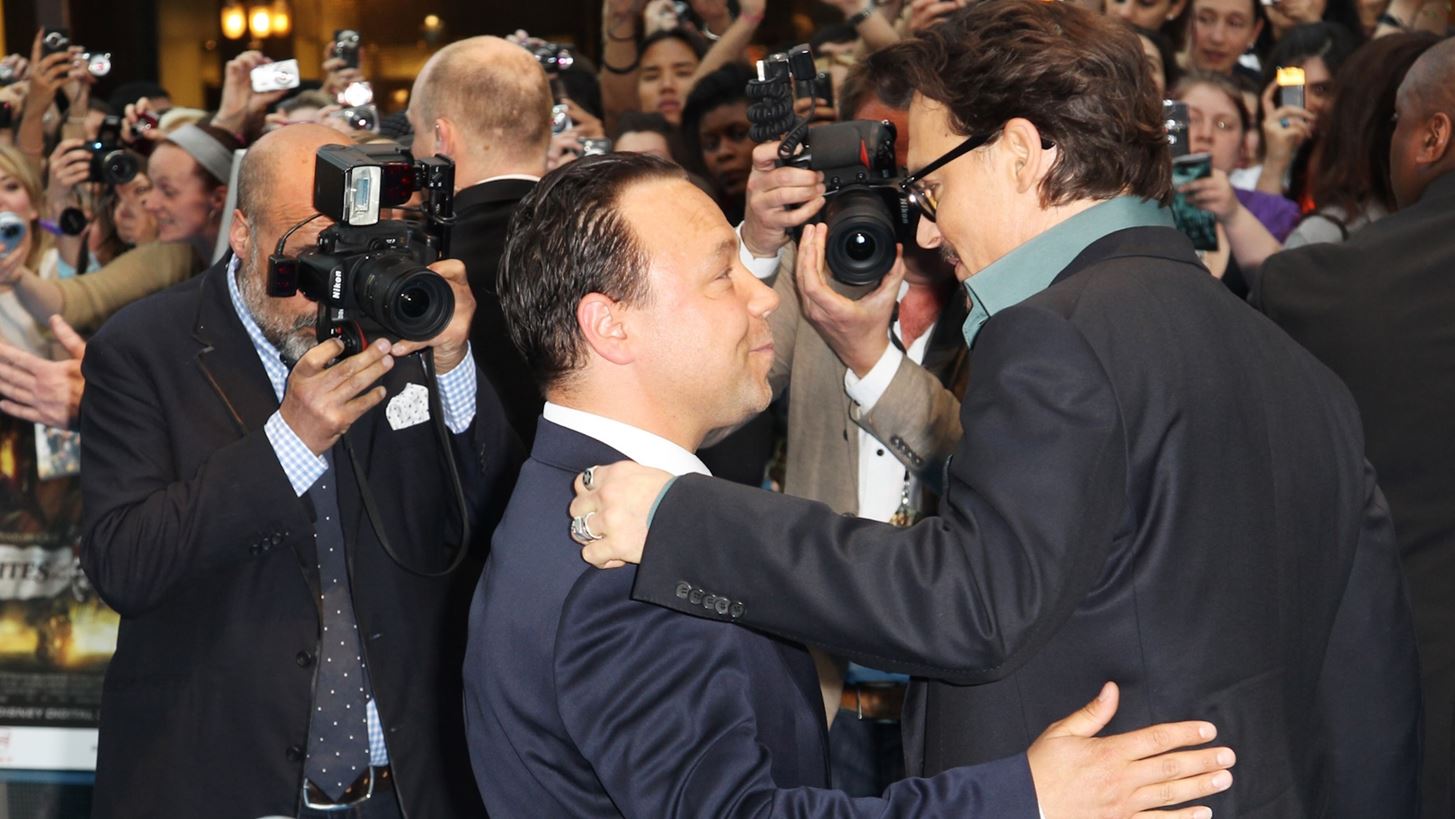 Adolescence | &#x3A0;&#x3CE;&#x3C2; &#x3B7; &#x3C6;&#x3B9;&#x3BB;&#x3AF;&#x3B1; &#x3C4;&#x3BF;&#x3C5; Stephen Graham &#x3BC;&#x3B5; &#x3C4;&#x3BF;&#x3BD; Johnny Depp &#x3B1;&#x3C0;&#x3B5;&#x3B9;&#x3BB;&#x3B5;&#x3AF; &#x3C4;&#x3B7; &#x3C3;&#x3B5;&#x3B9;&#x3C1;&#x3AC;-&#x3C6;&#x3B1;&#x3B9;&#x3BD;&#x3CC;&#x3BC;&#x3B5;&#x3BD;&#x3BF;;