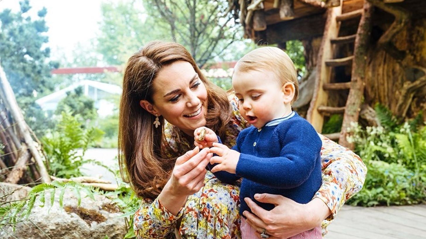 George, Charlotte &#x3BA;&#x3B1;&#x3B9; Louis &#x3C6;&#x3C9;&#x3C4;&#x3BF;&#x3B3;&#x3C1;&#x3B1;&#x3C6;&#x3AF;&#x3B6;&#x3BF;&#x3BD;&#x3C4;&#x3B1;&#x3B9; &#x3C3;&#x3C4;&#x3BF;&#x3BD; &#x3BD;&#x3AD;&#x3BF; &#x3BA;&#x3AE;&#x3C0;&#x3BF; &#x3C0;&#x3BF;&#x3C5; &#x3AD;&#x3C6;&#x3C4;&#x3B9;&#x3B1;&#x3BE;&#x3B5; &#x3B7; Kate Middleton