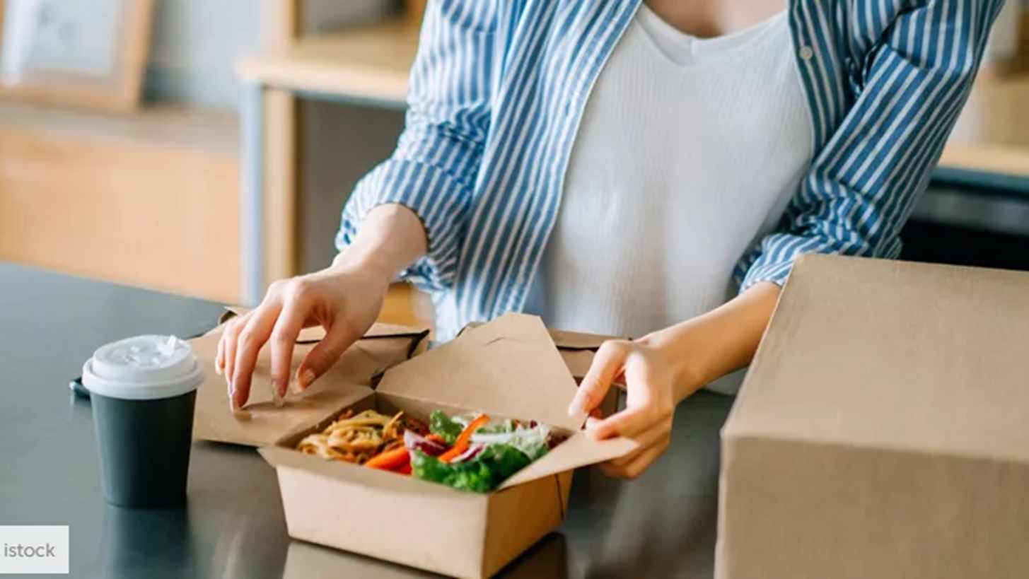 7 κανόνες για να κάνεις υγιεινές επιλογές όταν παραγγέλνεις φαγητό απ' έξω