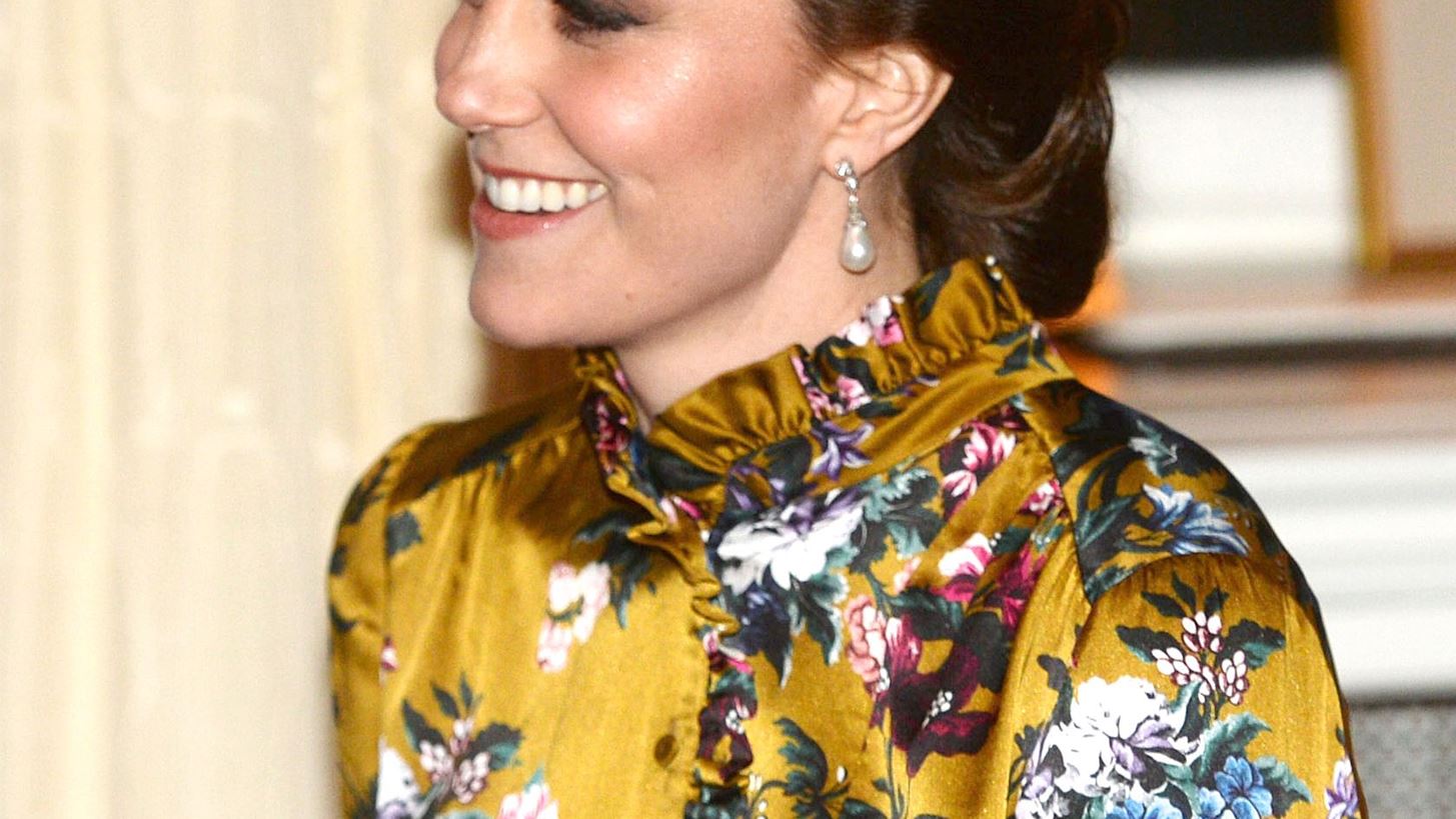 Kate Middleton-Alicia Vikander: &#x3A4;&#x3B9; &#x3C6;&#x3CC;&#x3C1;&#x3B5;&#x3C3;&#x3B1;&#x3BD; &#x3C3;&#x3C4;&#x3BF; &#x3B5;&#x3C0;&#x3AF;&#x3C3;&#x3B7;&#x3BC;&#x3BF;, &#x3BA;&#x3BF;&#x3B9;&#x3BD;&#x3CC; &#x3C4;&#x3BF;&#x3C5;&#x3C2; &#x3B4;&#x3B5;&#x3AF;&#x3C0;&#x3BD;&#x3BF;;