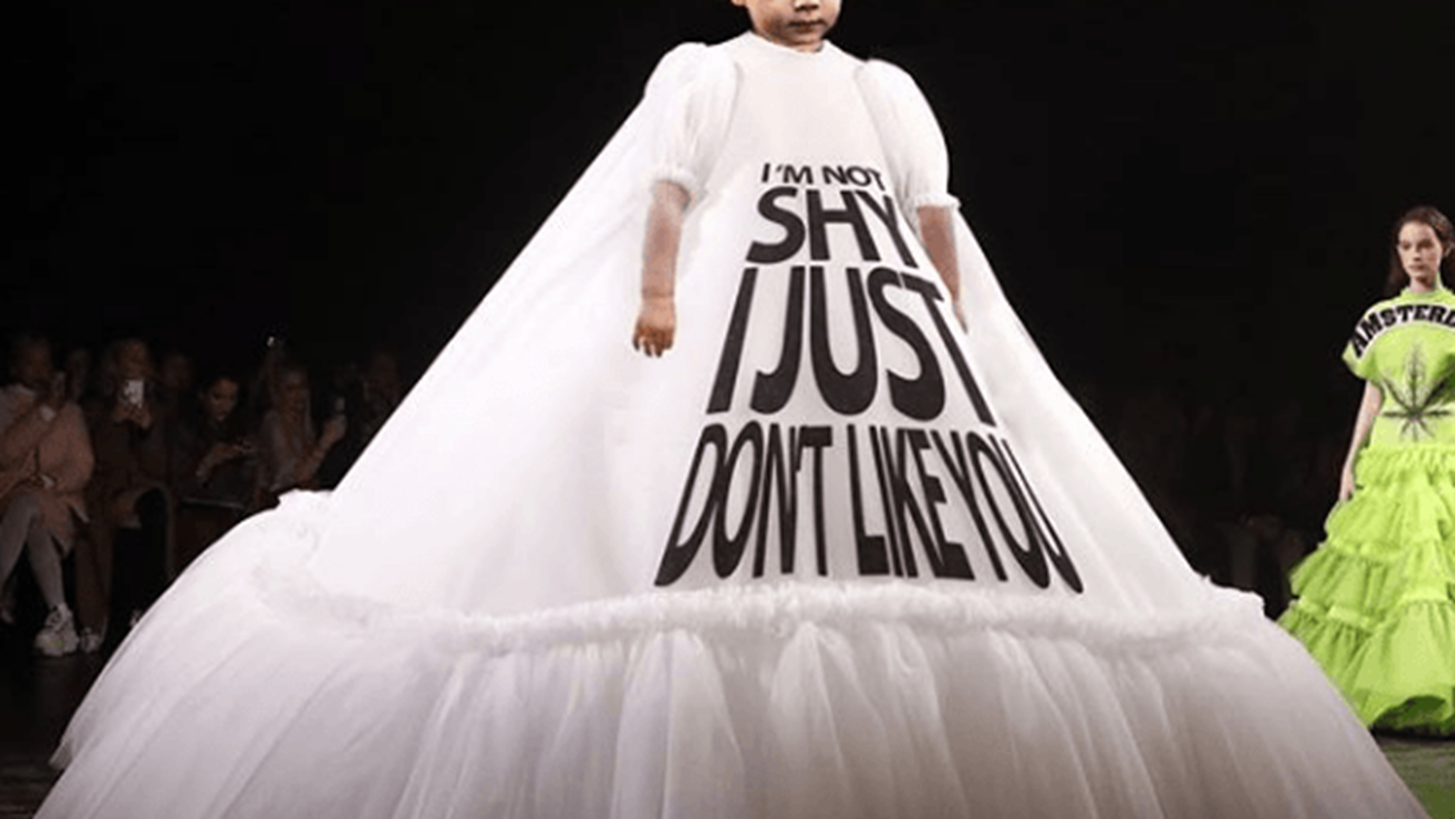 Viktor &amp; Rolf | &#x397; &#x3A5;&#x3C8;&#x3B7;&#x3BB;&#x3AE; &#x3A1;&#x3B1;&#x3C0;&#x3C4;&#x3B9;&#x3BA;&#x3AE; &#x3AD;&#x3B3;&#x3B9;&#x3BD;&#x3B5; meme &#x3BA;&#x3B1;&#x3B9; &#x3B5;&#x3AF;&#x3BD;&#x3B1;&#x3B9; &#x3CC;,&#x3C4;&#x3B9; &#x3C0;&#x3B9;&#x3BF; &#x3B1;&#x3C0;&#x3BF;&#x3BB;&#x3B1;&#x3C5;&#x3C3;&#x3C4;&#x3B9;&#x3BA;&#x3CC; &#x3B8;&#x3B1; &#x3B4;&#x3B5;&#x3B9;&#x3C2; &#x3C3;&#x3AE;&#x3BC;&#x3B5;&#x3C1;&#x3B1;