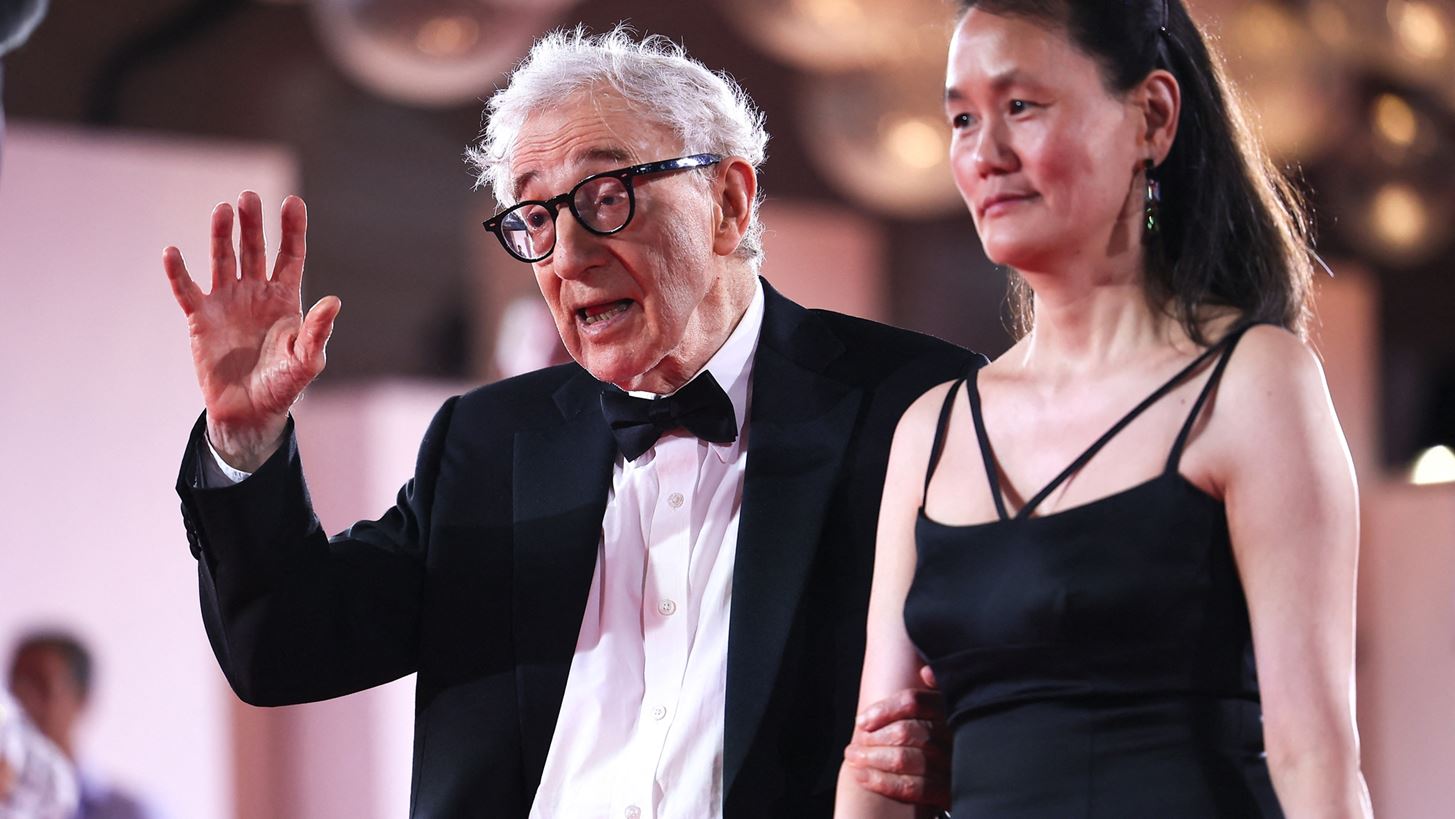 Woody Allen | &#x397; &#x3B5;&#x3BC;&#x3C6;&#x3AC;&#x3BD;&#x3B9;&#x3C3;&#x3B7; &#x3BC;&#x3B5; &#x3C4;&#x3B7; &#x3C3;&#x3CD;&#x3B6;&#x3C5;&#x3B3;&#x3BF;, Soon-Yi Previn, &#x3BA;&#x3B1;&#x3B9; &#x3C4;&#x3B9;&#x3C2; &#x3BA;&#x3CC;&#x3C1;&#x3B5;&#x3C2; &#x3C4;&#x3BF;&#x3C5; &#x3C3;&#x3C4;&#x3B7; &#x392;&#x3B5;&#x3BD;&#x3B5;&#x3C4;&#x3AF;&#x3B1;