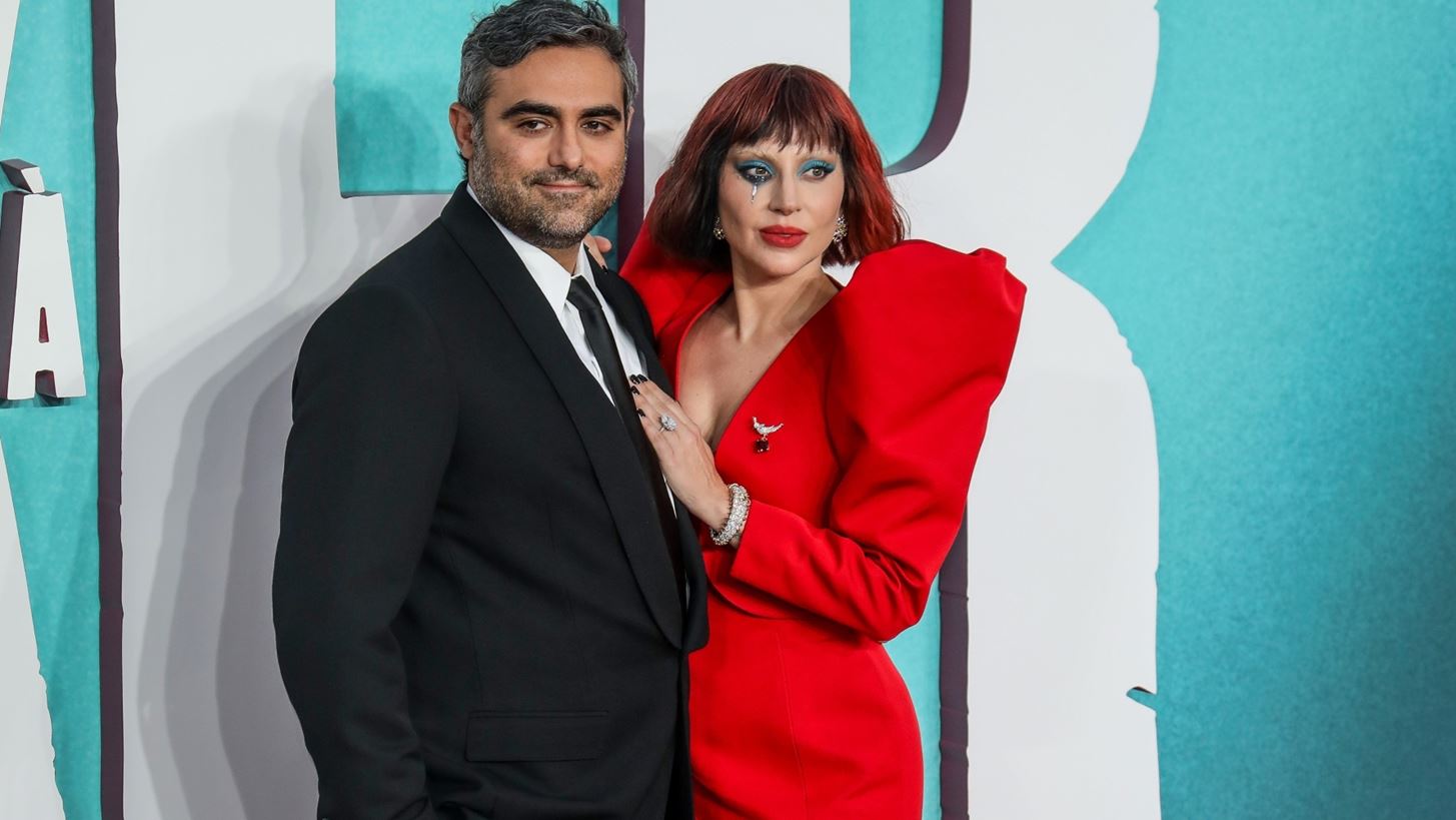 Lady Gaga | &#x395;&#x3C0;&#x3AD;&#x3C3;&#x3C4;&#x3C1;&#x3B5;&#x3C8;&#x3B5; &#x3C3;&#x3C4;&#x3BF;&#x3BD; &#x3C0;&#x3B1;&#x3BB;&#x3B9;&#x3CC; &#x3C4;&#x3B7;&#x3C2; &#x3B5;&#x3B1;&#x3C5;&#x3C4;&#x3CC; &#x3C3;&#x3C4;&#x3B7;&#x3BD; &#x3C0;&#x3C1;&#x3B5;&#x3BC;&#x3B9;&#x3AD;&#x3C1;&#x3B1; &#x3C4;&#x3BF;&#x3C5; Joker 2