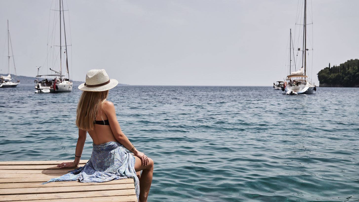 Callao on the coast | &#x39F; &#x3B1;&#x3C0;&#x3CC;&#x3BB;&#x3C5;&#x3C4;&#x3BF;&#x3C2; &#x3BA;&#x3B1;&#x3BB;&#x3BF;&#x3BA;&#x3B1;&#x3B9;&#x3C1;&#x3B9;&#x3BD;&#x3CC;&#x3C2; &#x3C0;&#x3C1;&#x3BF;&#x3BF;&#x3C1;&#x3B9;&#x3C3;&#x3BC;&#x3CC;&#x3C2; &#x3C7;&#x3B1;&#x3BB;&#x3AC;&#x3C1;&#x3C9;&#x3C3;&#x3B7;&#x3C2; &#x3BA;&#x3B1;&#x3B9; &#x3B1;&#x3C0;&#x3CC;&#x3BB;&#x3B1;&#x3C5;&#x3C3;&#x3B7;&#x3C2;