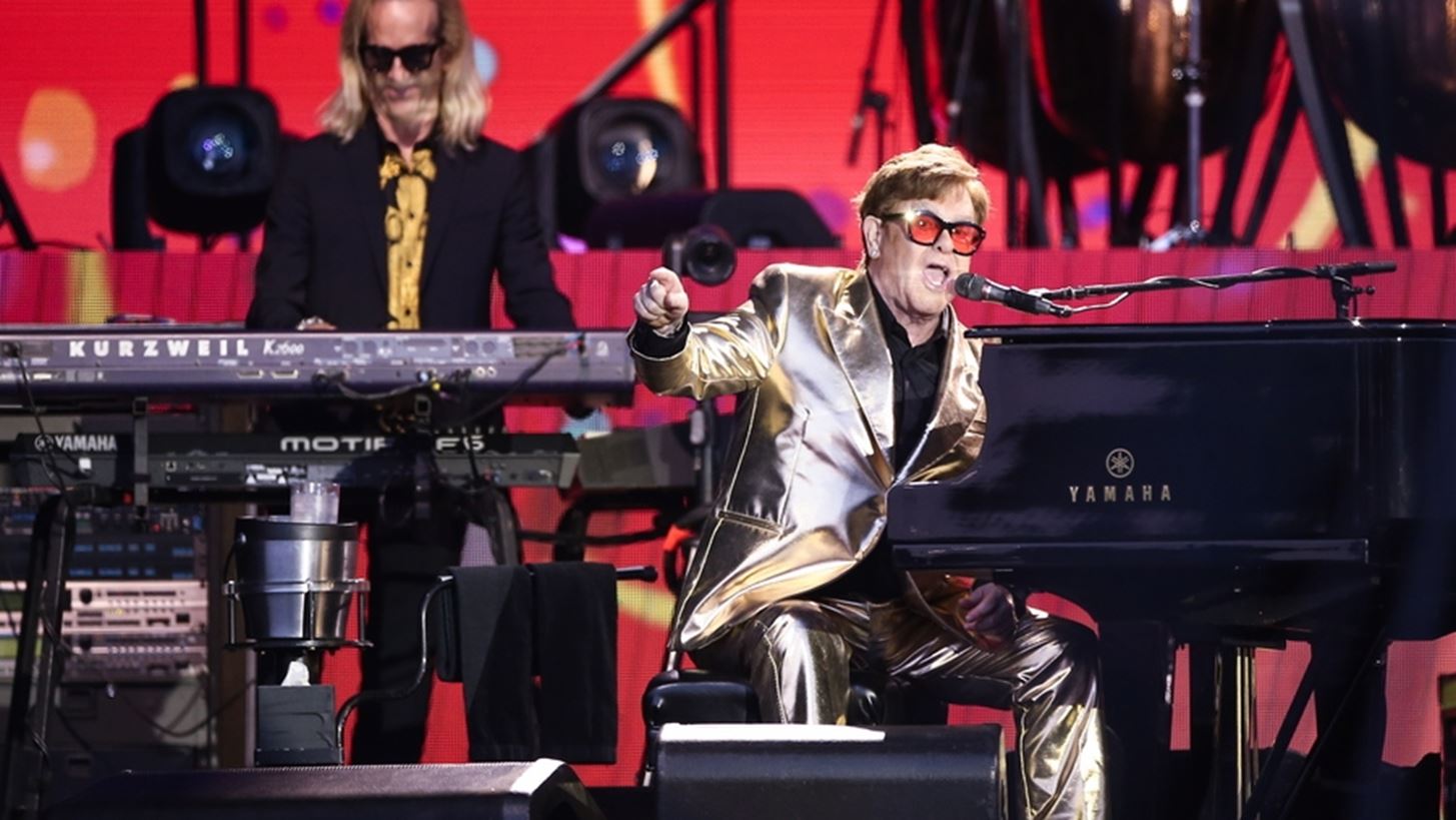 Elton John | &#x392;&#x3B1;&#x3B8;&#x3B9;&#x3AC; &#x3C3;&#x3C5;&#x3B3;&#x3BA;&#x3AF;&#x3BD;&#x3B7;&#x3C3;&#x3B7; &#x3C3;&#x3C4;&#x3B7;&#x3BD; &#x3C4;&#x3B5;&#x3BB;&#x3B5;&#x3C5;&#x3C4;&#x3B1;&#x3AF;&#x3B1;, &#x3B2;&#x3C1;&#x3B5;&#x3C4;&#x3B1;&#x3BD;&#x3B9;&#x3BA;&#x3AE; &#x3C3;&#x3C5;&#x3BD;&#x3B1;&#x3C5;&#x3BB;&#x3AF;&#x3B1; &#x3C4;&#x3B7;&#x3C2; &#x3BA;&#x3B1;&#x3C1;&#x3B9;&#x3AD;&#x3C1;&#x3B1;&#x3C2; &#x3C4;&#x3BF;&#x3C5;