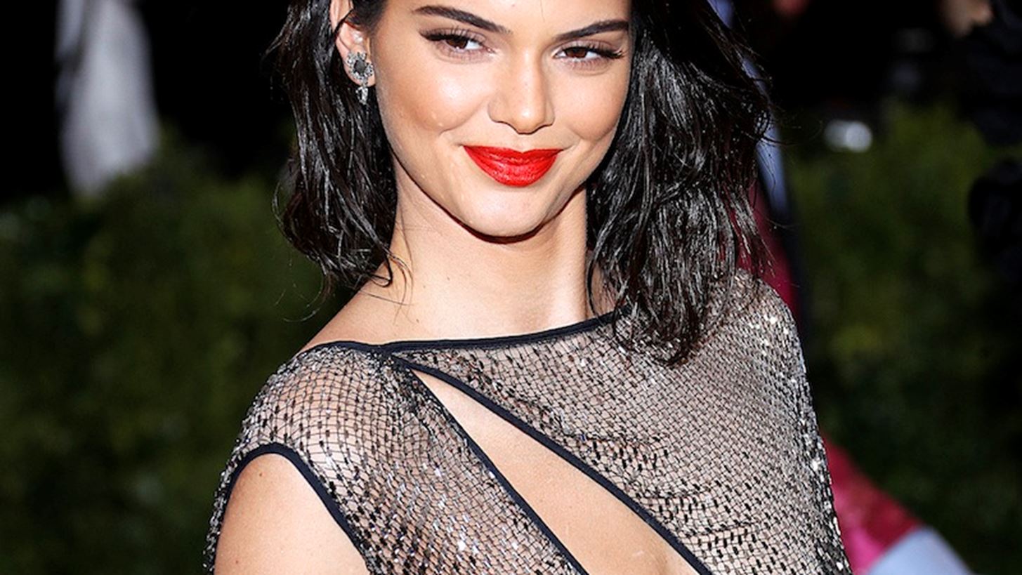&#x391;&#x3C0;&#x3BF;&#x3BA;&#x3B1;&#x3BB;&#x3CD;&#x3C6;&#x3B8;&#x3B7;&#x3BA;&#x3B5; &#x3C4;&#x3BF; &#x3B8;&#x3AD;&#x3BC;&#x3B1; &#x3C4;&#x3BF;&#x3C5; Met Gala 2018 (;)