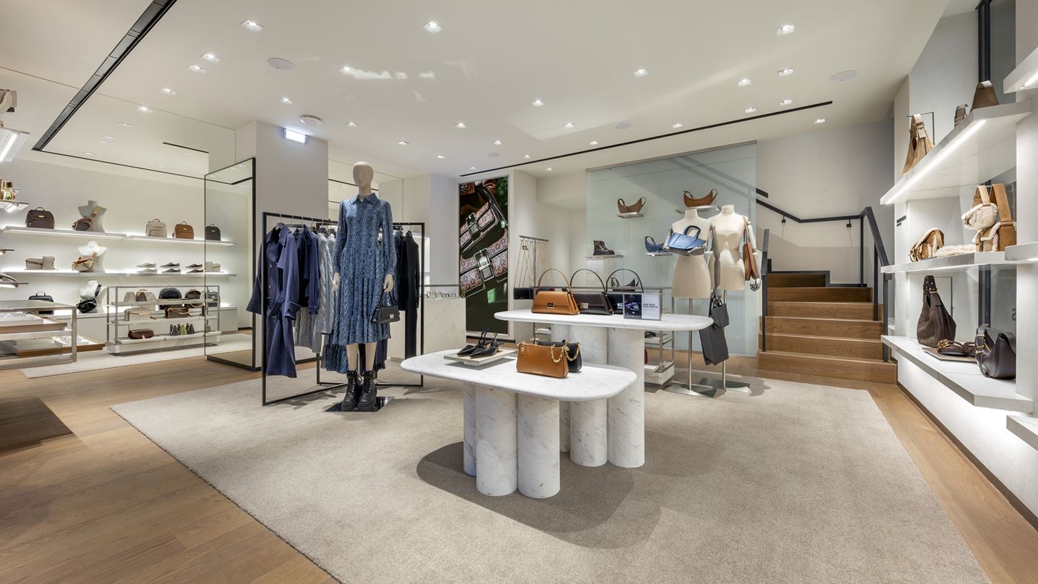 O Michael Kors &#x3B1;&#x3BD;&#x3BF;&#x3AF;&#x3B3;&#x3B5;&#x3B9; &#x3C4;&#x3BF; &#x3BD;&#x3AD;&#x3BF; &#x3C4;&#x3BF;&#x3C5; &#x3BA;&#x3B1;&#x3C4;&#x3AC;&#x3C3;&#x3C4;&#x3B7;&#x3BC;&#x3B1; &#x3C3;&#x3C4;&#x3BF; &#x3BA;&#x3AD;&#x3BD;&#x3C4;&#x3C1;&#x3BF; &#x3C4;&#x3B7;&#x3C2; &#x391;&#x3B8;&#x3AE;&#x3BD;&#x3B1;&#x3C2;