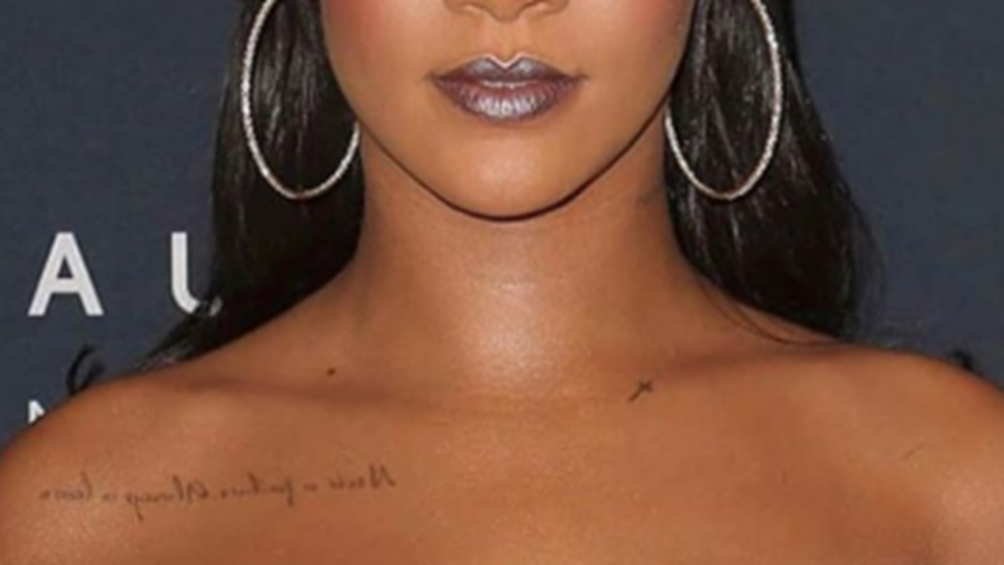 No makeup makeup look | Η Rihanna μας δείχνει πώς να κάνουμε το απόλυτο καλοκαιρινό μακιγιάζ