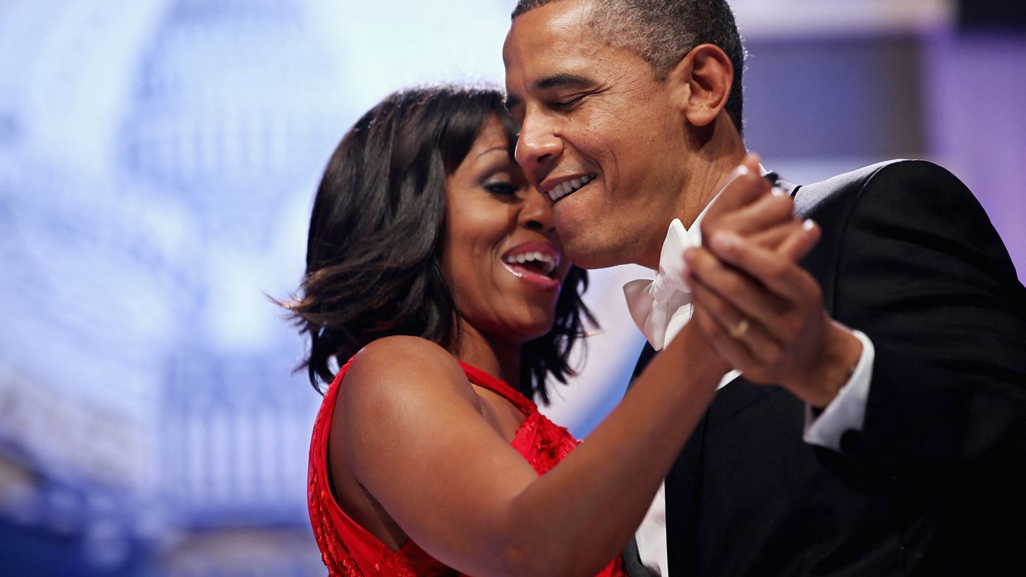 &#x3A0;&#x3C1;&#x3CE;&#x3C4;&#x3BF;&#x3C2; &#x3BA;&#x3B1;&#x3BB;&#x3B5;&#x3C3;&#x3BC;&#x3AD;&#x3BD;&#x3BF;&#x3C2; &#x3C4;&#x3B7;&#x3C2; Michelle Obama &#x3C3;&#x3C4;&#x3BF; Spotify podcast &#x3BF; &#x3C3;&#x3CD;&#x3B6;&#x3C5;&#x3B3;&#x3CC;&#x3C2; &#x3C4;&#x3B7;&#x3C2;, Barack