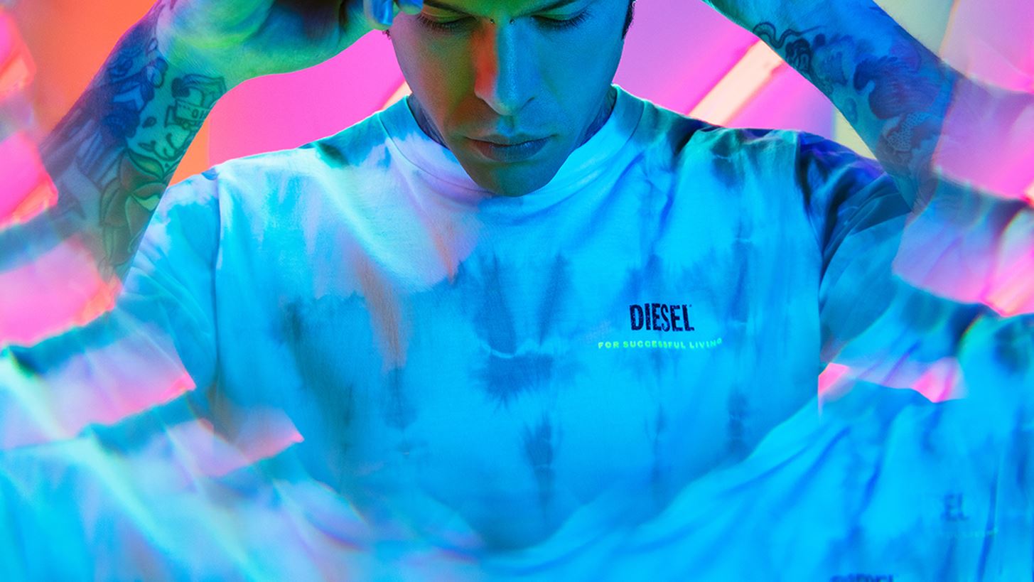 DIESEL x Fedez: &#x397; &#x3C0;&#x3B9;&#x3BF; fluo &#x3C3;&#x3C5;&#x3BB;&#x3BB;&#x3BF;&#x3B3;&#x3AE; &#x3BC;&#x3CC;&#x3BB;&#x3B9;&#x3C2; &#x3BA;&#x3C5;&#x3BA;&#x3BB;&#x3BF;&#x3C6;&#x3CC;&#x3C1;&#x3B7;&#x3C3;&#x3B5;