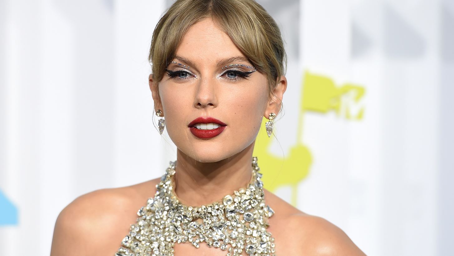 Taylor Swift | &#x39F; &#x3B9;&#x3B4;&#x3B9;&#x3B1;&#x3AF;&#x3C4;&#x3B5;&#x3C1;&#x3BF;&#x3C2; &#x3C4;&#x3C1;&#x3CC;&#x3C0;&#x3BF;&#x3C2; &#x3BC;&#x3B5; &#x3C4;&#x3BF;&#x3BD; &#x3BF;&#x3C0;&#x3BF;&#x3AF;&#x3BF; &#x3AD;&#x3BA;&#x3B1;&#x3BD;&#x3B5; &#x3B3;&#x3BD;&#x3C9;&#x3C3;&#x3C4;&#x3AE; &#x3BC;&#x3AF;&#x3B1; pub &#x3C3;&#x3C4;&#x3BF; &#x39B;&#x3BF;&#x3BD;&#x3B4;&#x3AF;&#x3BD;&#x3BF;