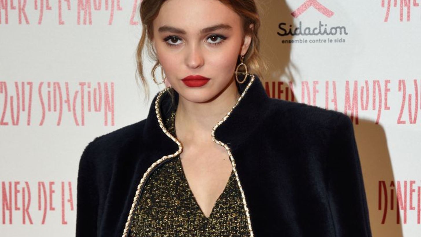 Vanessa Paradis &#x3BA;&#x3B1;&#x3B9; Lily-Rose Depp &#x3C6;&#x3C9;&#x3C4;&#x3BF;&#x3B3;&#x3C1;&#x3B1;&#x3C6;&#x3AF;&#x3B6;&#x3BF;&#x3BD;&#x3C4;&#x3B1;&#x3B9; &#x3BC;&#x3B1;&#x3B6;&#x3AF; &#x3B3;&#x3B9;&#x3B1; &#x3BA;&#x3B1;&#x3BB;&#x3CC; &#x3C3;&#x3BA;&#x3BF;&#x3C0;&#x3CC;