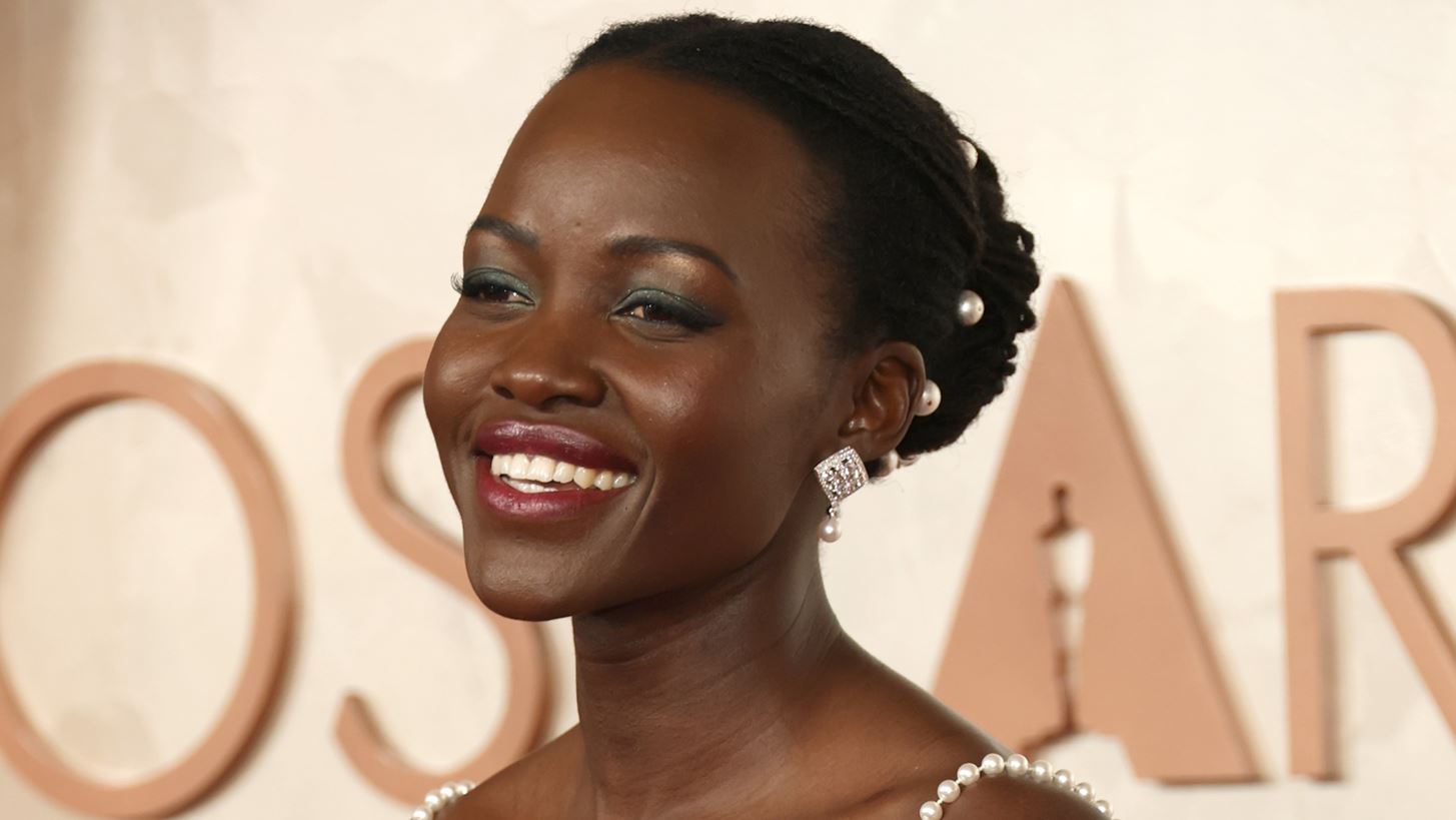Lupita Nyong&#x27;o | &#x3A0;&#x3BF;&#x3B9;&#x3B1; &#x3B7;&#x3C1;&#x3C9;&#x3AF;&#x3B4;&#x3B1; &#x3C5;&#x3C0;&#x3BF;&#x3B4;&#x3CD;&#x3B5;&#x3C4;&#x3B1;&#x3B9; &#x3C3;&#x3C4;&#x3B7;&#x3BD; &quot;&#x39F;&#x3B4;&#x3CD;&#x3C3;&#x3C3;&#x3B5;&#x3B9;&#x3B1;&quot; &#x3C4;&#x3BF;&#x3C5; Christopher Nolan