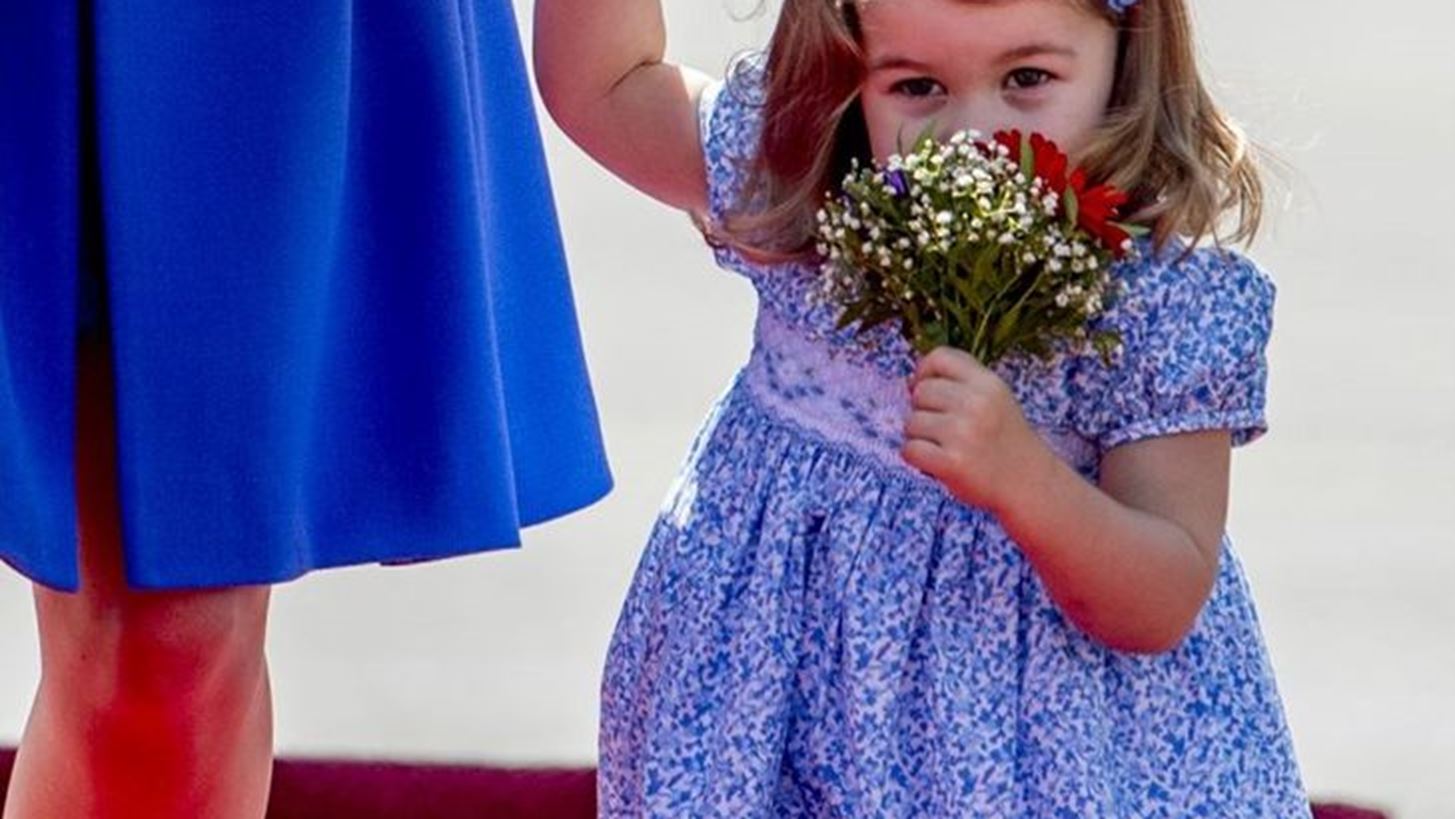 H Kate Middleton &#x3B1;&#x3C0;&#x3BF;&#x3BA;&#x3B1;&#x3BB;&#x3CD;&#x3C0;&#x3C4;&#x3B5;&#x3B9; &#x3C4;&#x3BF; &#x3B1;&#x3B3;&#x3B1;&#x3C0;&#x3B7;&#x3BC;&#x3AD;&#x3BD;&#x3BF; &#x3C7;&#x3C1;&#x3CE;&#x3BC;&#x3B1; &#x3C4;&#x3B7;&#x3C2; &#x3C0;&#x3C1;&#x3B9;&#x3B3;&#x3BA;&#x3AF;&#x3C0;&#x3B9;&#x3C3;&#x3C3;&#x3B1;&#x3C2; Charlotte