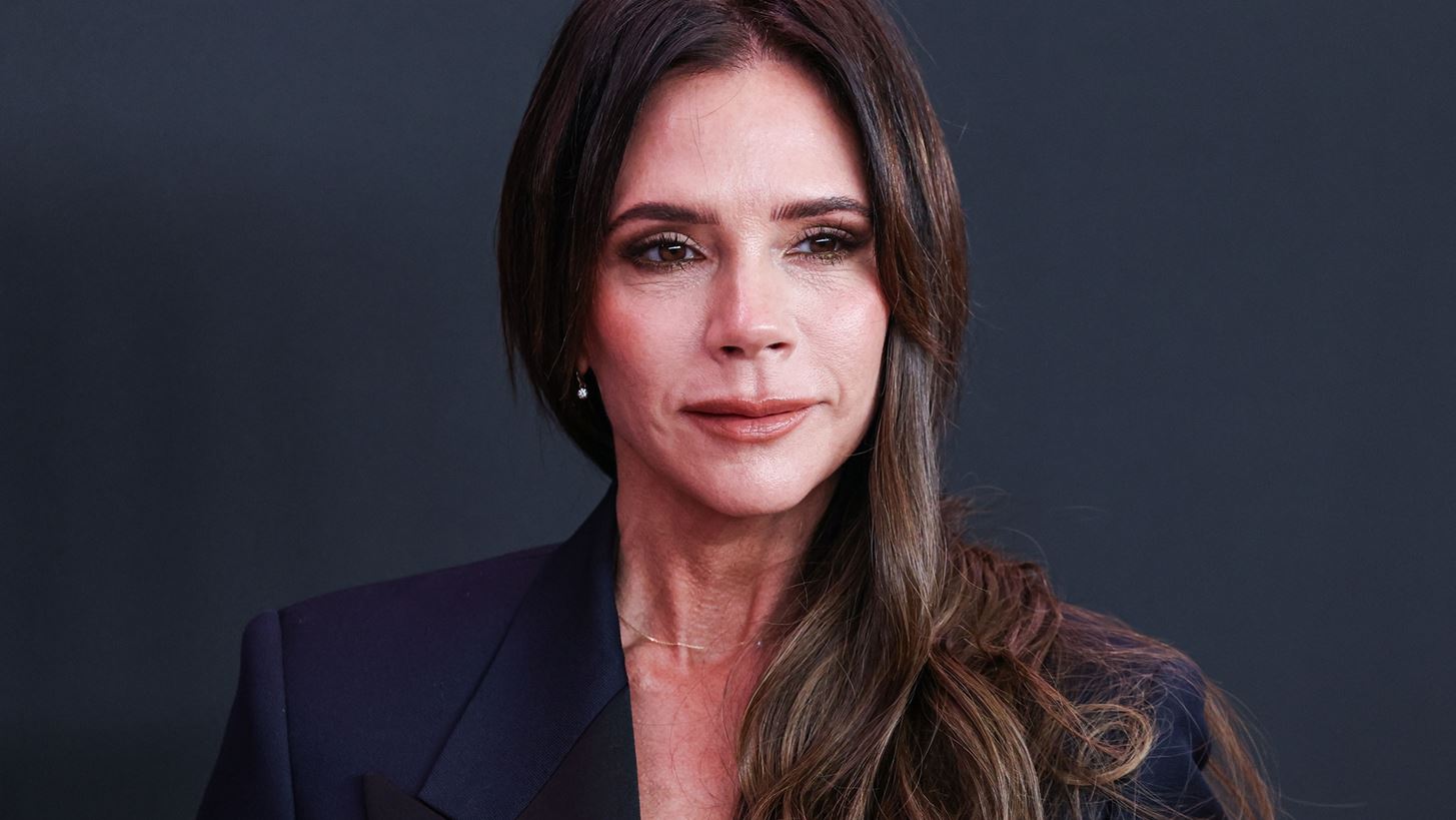Victoria Beckham | &#x391;&#x3C0;&#x3BF;&#x3BA;&#x3AC;&#x3BB;&#x3C5;&#x3C8;&#x3B5; &#x3CC;&#x3C4;&#x3B9; &#x3B4;&#x3B5; &#x3BC;&#x3B1;&#x3B3;&#x3B5;&#x3B9;&#x3C1;&#x3B5;&#x3CD;&#x3B5;&#x3B9; &#x3C0;&#x3BF;&#x3C4;&#x3AD; &#x3C4;&#x3B1; &#x3A7;&#x3C1;&#x3B9;&#x3C3;&#x3C4;&#x3BF;&#x3CD;&#x3B3;&#x3B5;&#x3BD;&#x3BD;&#x3B1; &#x3B1;&#x3BB;&#x3BB;&#x3AC; &#x3AD;&#x3C7;&#x3B5;&#x3B9; &#x3B1;&#x3BD;&#x3B1;&#x3BB;&#x3AC;&#x3B2;&#x3B5;&#x3B9; &#x3AD;&#x3BD;&#x3B1;&#x3BD; &#x3AC;&#x3BB;&#x3BB;&#x3BF;&#x3BD; &#x3C3;&#x3B7;&#x3BC;&#x3B1;&#x3BD;&#x3C4;&#x3B9;&#x3BA;&#x3CC; &#x3C1;&#x3CC;&#x3BB;&#x3BF;