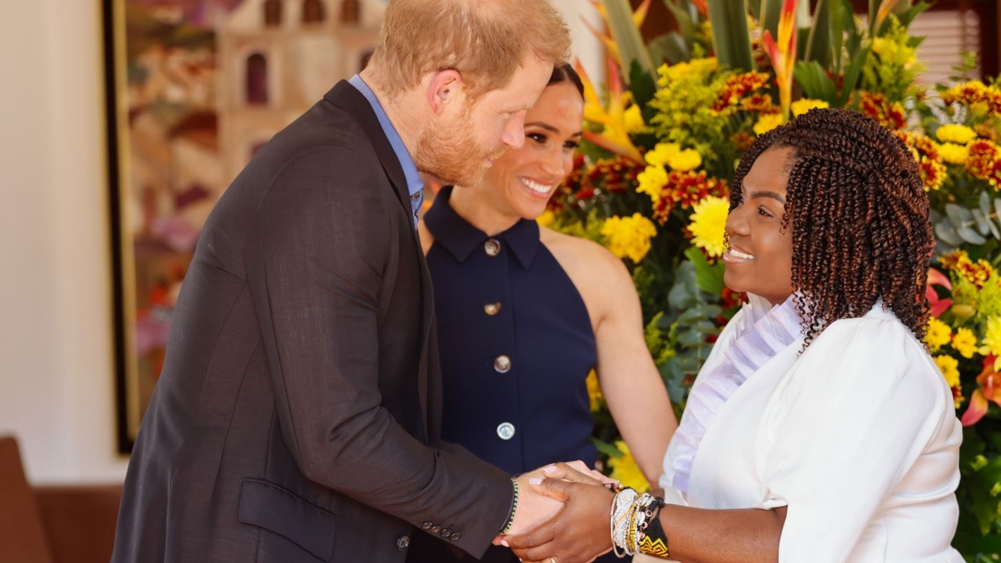 Meghan Markle &amp; &#x3A0;&#x3C1;&#x3AF;&#x3B3;&#x3BA;&#x3B9;&#x3C0;&#x3B1;&#x3C2; Harry | &#x3A0;&#x3CE;&#x3C2; &#x3C0;&#x3C1;&#x3BF;&#x3AD;&#x3BA;&#x3C5;&#x3C8;&#x3B5; &#x3C4;&#x3BF; &#x3C4;&#x3B1;&#x3BE;&#x3AF;&#x3B4;&#x3B9; &#x3C4;&#x3BF;&#x3C5;&#x3C2; &#x3C3;&#x3C4;&#x3B7;&#x3BD; &#x39A;&#x3BF;&#x3BB;&#x3BF;&#x3BC;&#x3B2;&#x3AF;&#x3B1;