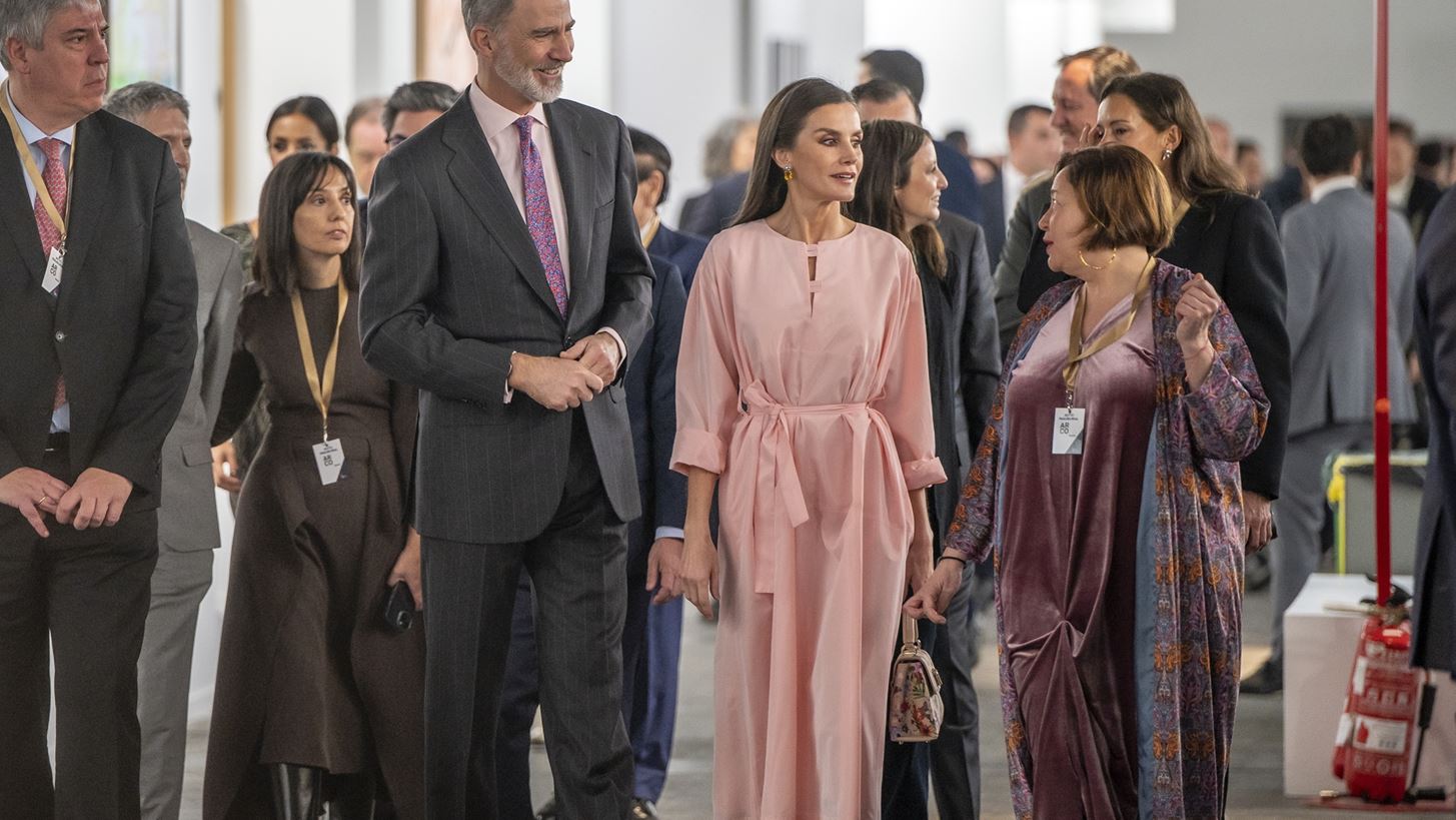 H &#x392;&#x3B1;&#x3C3;&#x3AF;&#x3BB;&#x3B9;&#x3C3;&#x3C3;&#x3B1; Letizia &#x3C6;&#x3CC;&#x3C1;&#x3B5;&#x3C3;&#x3B5; &#x3C4;&#x3BF; &#x3B9;&#x3B4;&#x3B1;&#x3BD;&#x3B9;&#x3BA;&#x3CC; &#x3C6;&#x3CC;&#x3C1;&#x3B5;&#x3BC;&#x3B1; &#x3B3;&#x3B9;&#x3B1; &#x3C4;&#x3B7;&#x3BD; &#x3AC;&#x3BD;&#x3BF;&#x3B9;&#x3BE;&#x3B7;
