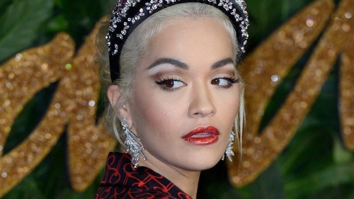 Rita Ora | &#x397; &#x3C6;&#x3B7;&#x3BC;&#x3BF;&#x3BB;&#x3BF;&#x3B3;&#x3BF;&#x3CD;&#x3BC;&#x3B5;&#x3BD;&#x3B7; &#x3C3;&#x3C7;&#x3AD;&#x3C3;&#x3B7; &#x3C4;&#x3B7;&#x3C2; &#x3BC;&#x3B5; &#x3BF;&#x3C3;&#x3BA;&#x3B1;&#x3C1;&#x3B9;&#x3BA;&#x3CC; &#x3C3;&#x3BA;&#x3B7;&#x3BD;&#x3BF;&#x3B8;&#x3AD;&#x3C4;&#x3B7; &#x3BA;&#x3B1;&#x3B9; &#x3B7;&#x3B8;&#x3BF;&#x3C0;&#x3BF;&#x3B9;&#x3CC;