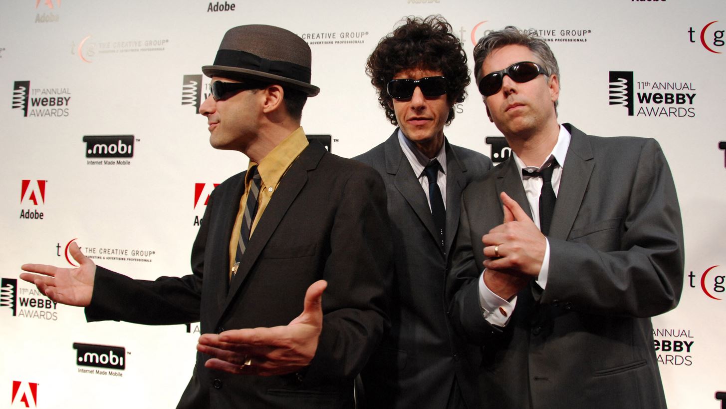 &#x39F;&#x3B9; Beastie Boys &#x3B5;&#x3B3;&#x3BA;&#x3C1;&#x3AF;&#x3BD;&#x3BF;&#x3C5;&#x3BD; &#x3C4;&#x3B7; &#x3C7;&#x3C1;&#x3AE;&#x3C3;&#x3B7; &#x3C4;&#x3C1;&#x3B1;&#x3B3;&#x3BF;&#x3C5;&#x3B4;&#x3B9;&#x3BF;&#x3CD; &#x3C4;&#x3BF;&#x3C5;&#x3C2; &#x3B3;&#x3B9;&#x3B1; &#x3C4;&#x3B7;&#x3BD; &#x3BA;&#x3B1;&#x3BC;&#x3C0;&#x3AC;&#x3BD;&#x3B9;&#x3B1; &#x3C4;&#x3BF;&#x3C5; Joe Biden