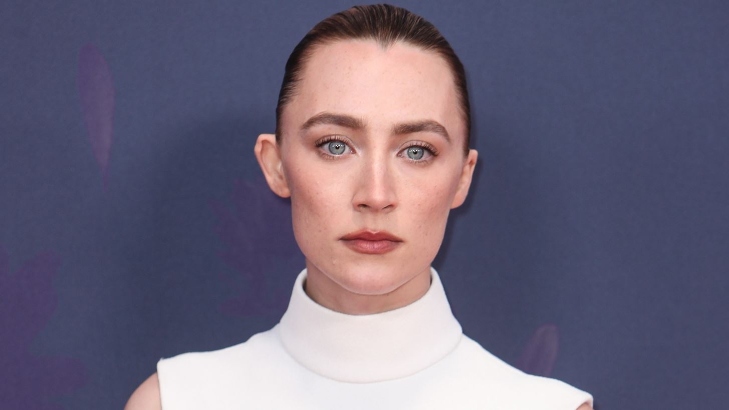 Saoirse Ronan | &#x39F; &#x3BB;&#x3CC;&#x3B3;&#x3BF;&#x3C2; &#x3C0;&#x3BF;&#x3C5; &#x3C3;&#x3AE;&#x3BC;&#x3B5;&#x3C1;&#x3B1; &#x3BC;&#x3B9;&#x3BB;&#x3BF;&#x3CD;&#x3BD; &#x3CC;&#x3BB;&#x3BF;&#x3B9; &#x3B3;&#x3B9;&#x3B1; &#x3B5;&#x3BA;&#x3B5;&#x3AF;&#x3BD;&#x3B7;