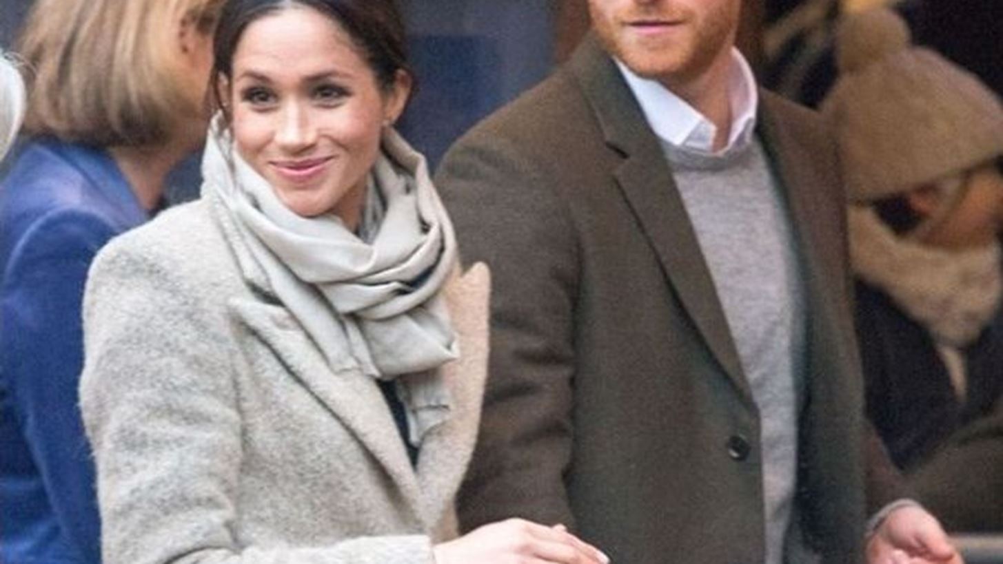 Meghan Markle: N&#x3AD;&#x3B1; &#x3B5;&#x3BC;&#x3C6;&#x3AC;&#x3BD;&#x3B9;&#x3C3;&#x3B7; &#x3BC;&#x3B5; total black!